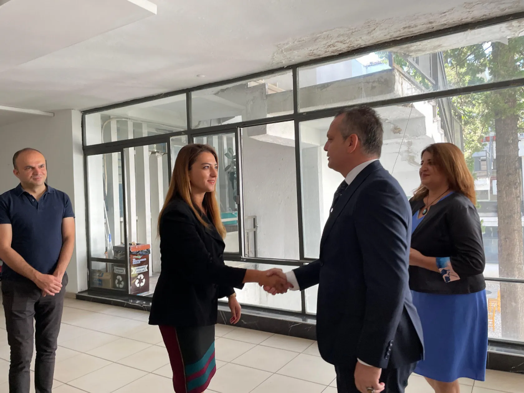 Fethiye'nin Yeni Kaymakamı Fatih Akkaya Çiçeklerle Karşılandı