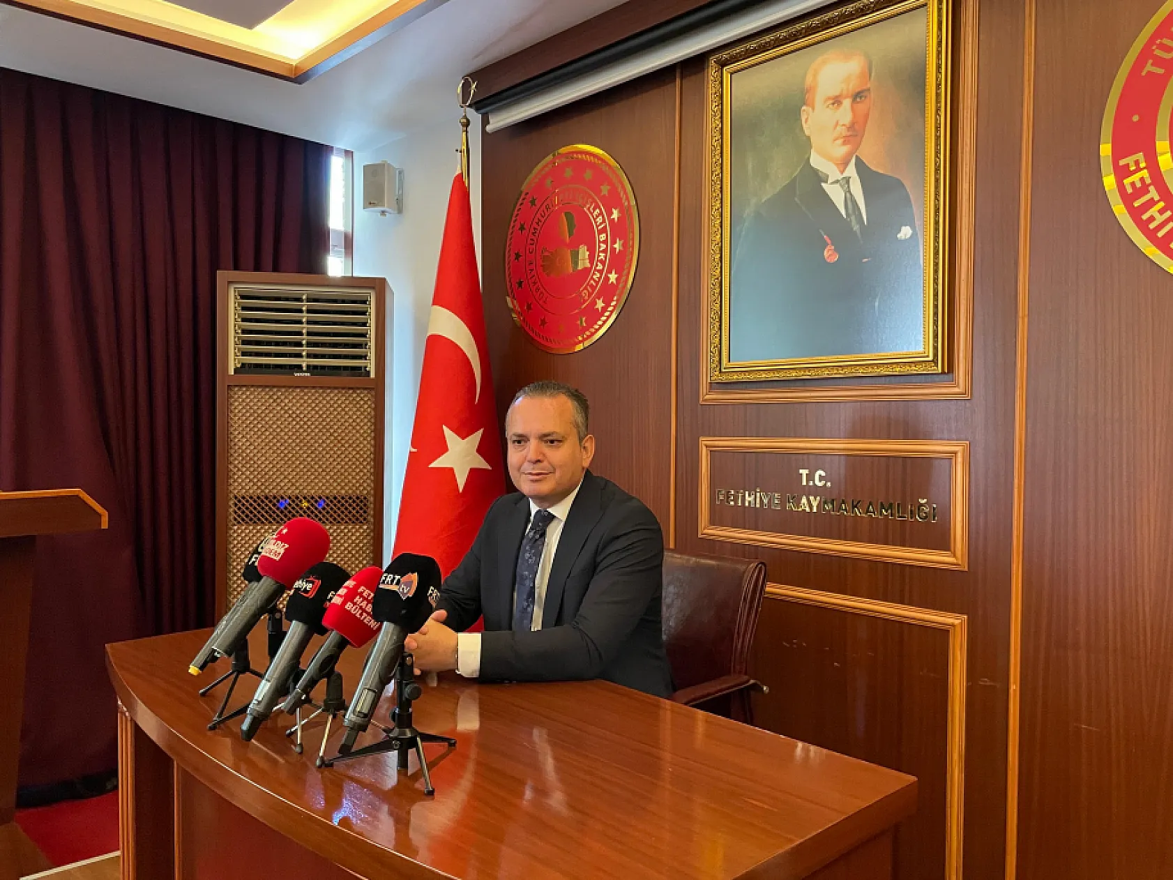 Fethiye'nin Yeni Kaymakamı Fatih Akkaya Çiçeklerle Karşılandı