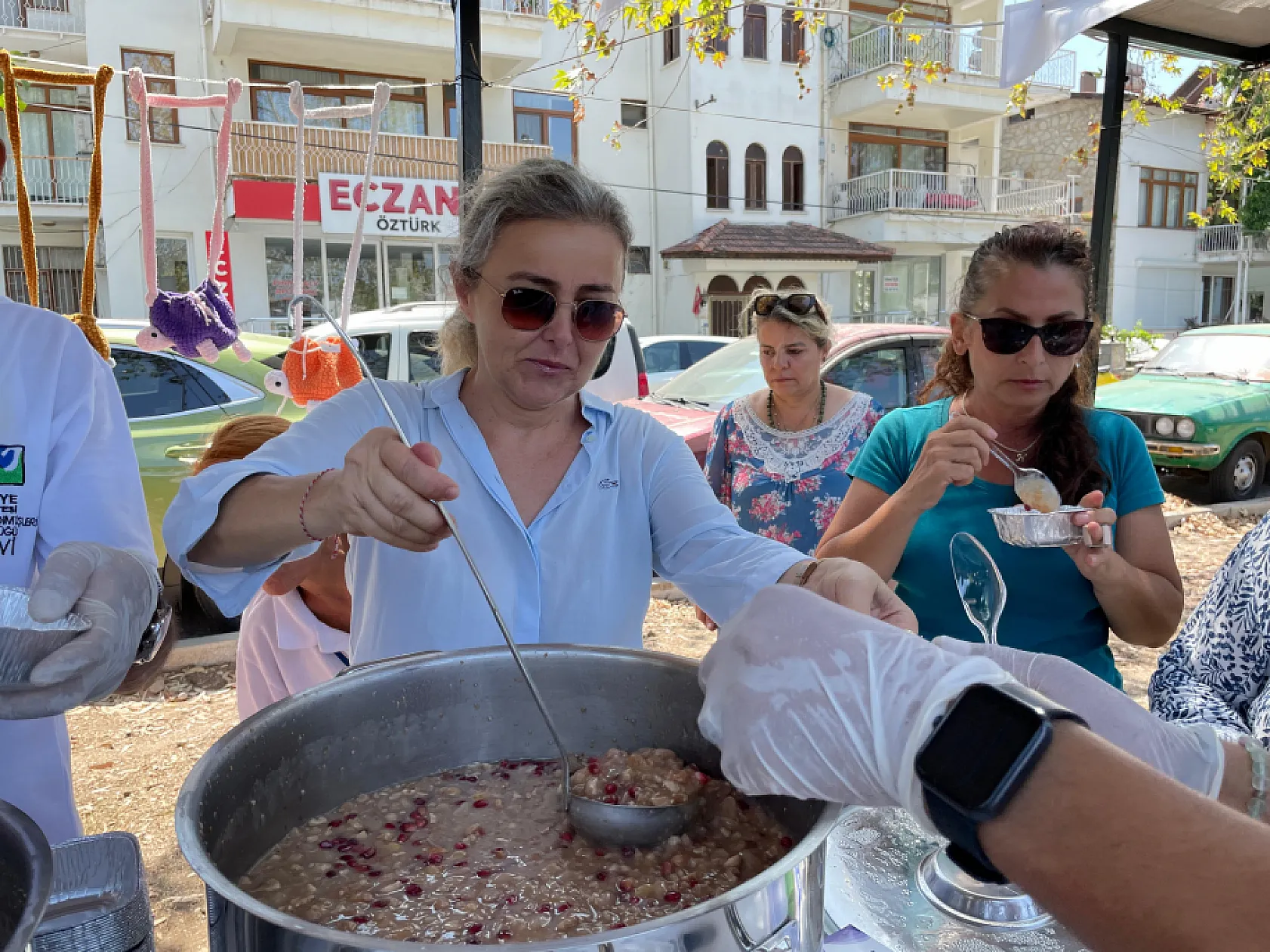 Fethiye Likya Kadın Kooperatifi'nden aşure ikramı