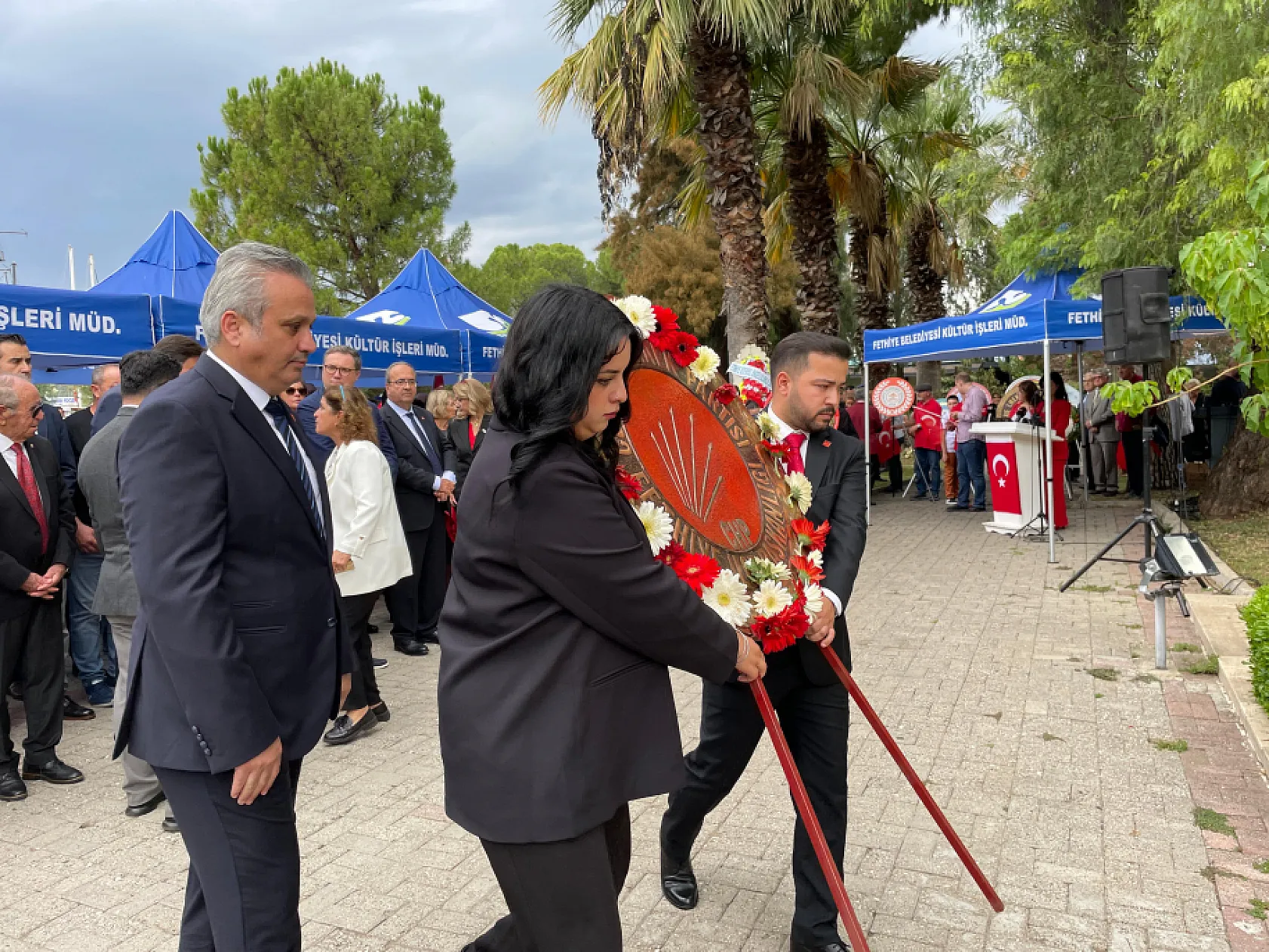 Fethiye'de CHP'den Alternatif 29 Ekim Çelenk Sunma Töreni