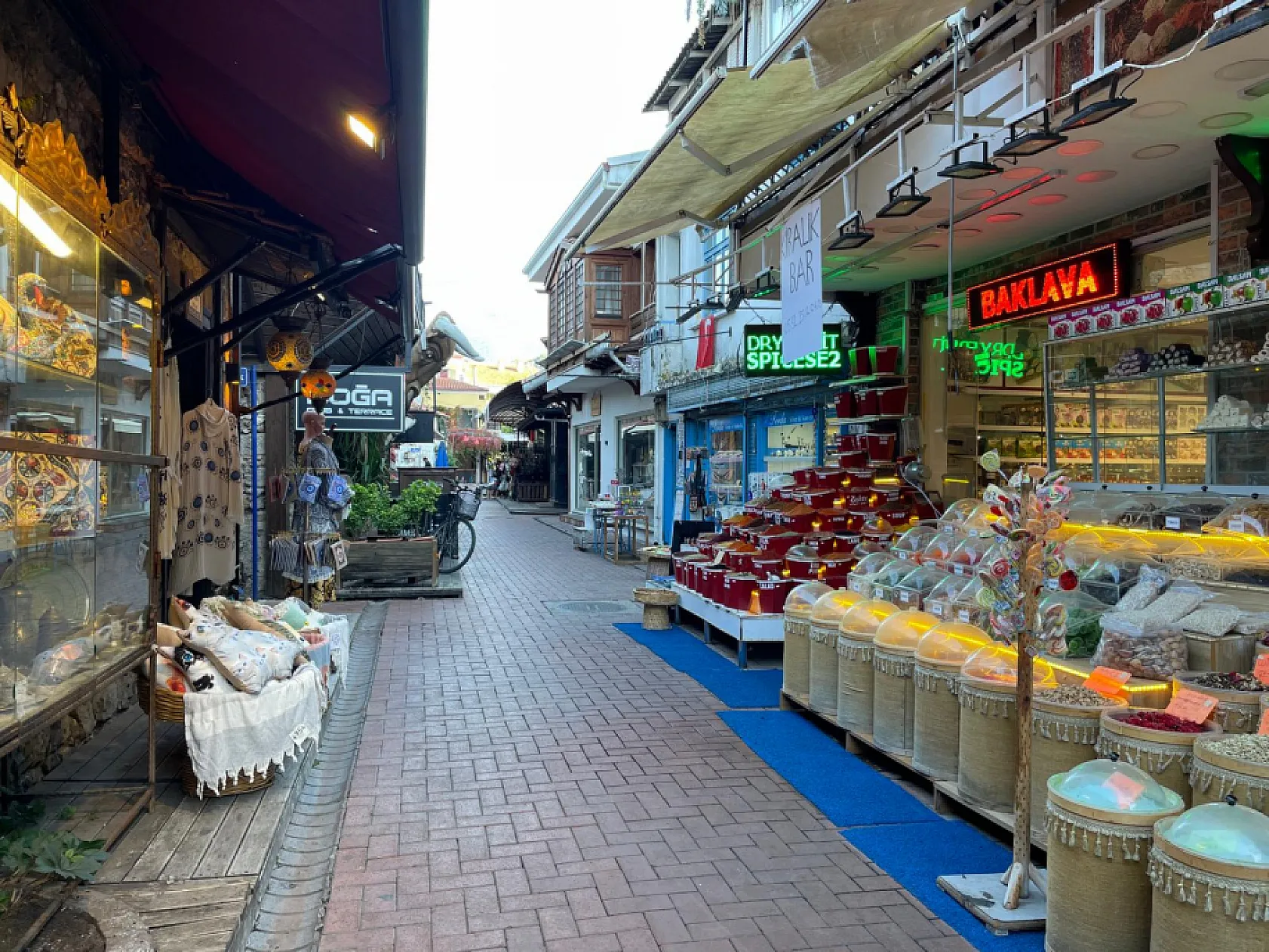 Fethiye Paspatur Çarşısı, sezon sonrası sessizliğe büründü