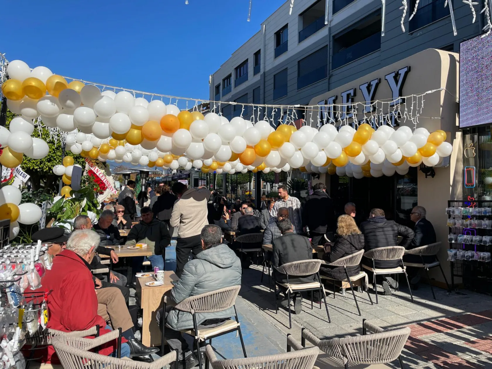 Fethiye'de Meyy Restaurant yoğun katılımla açıldı