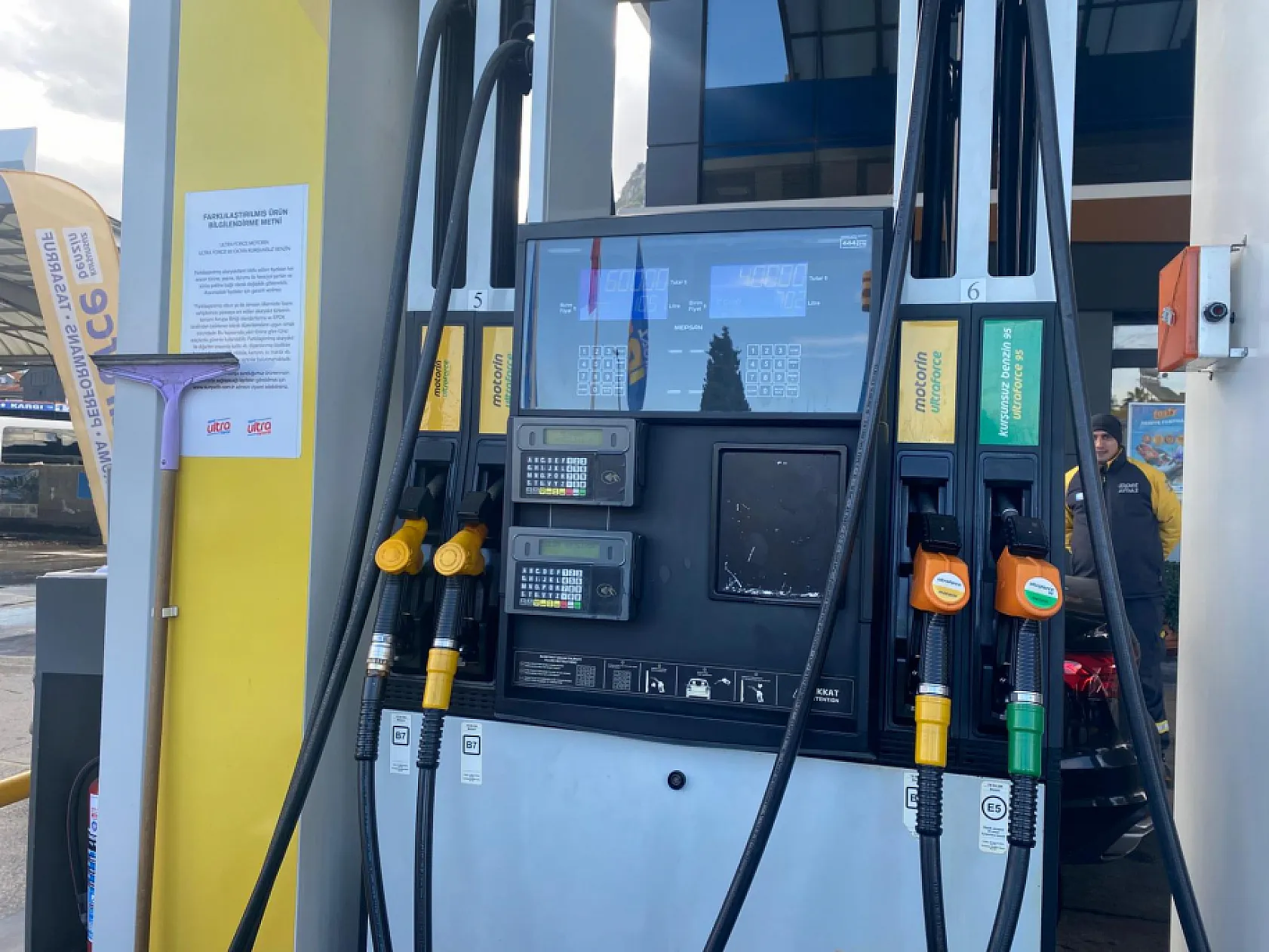 Akaryakıta zam: Benzinin litre fiyatında 1 lira 70 kuruşluk artış