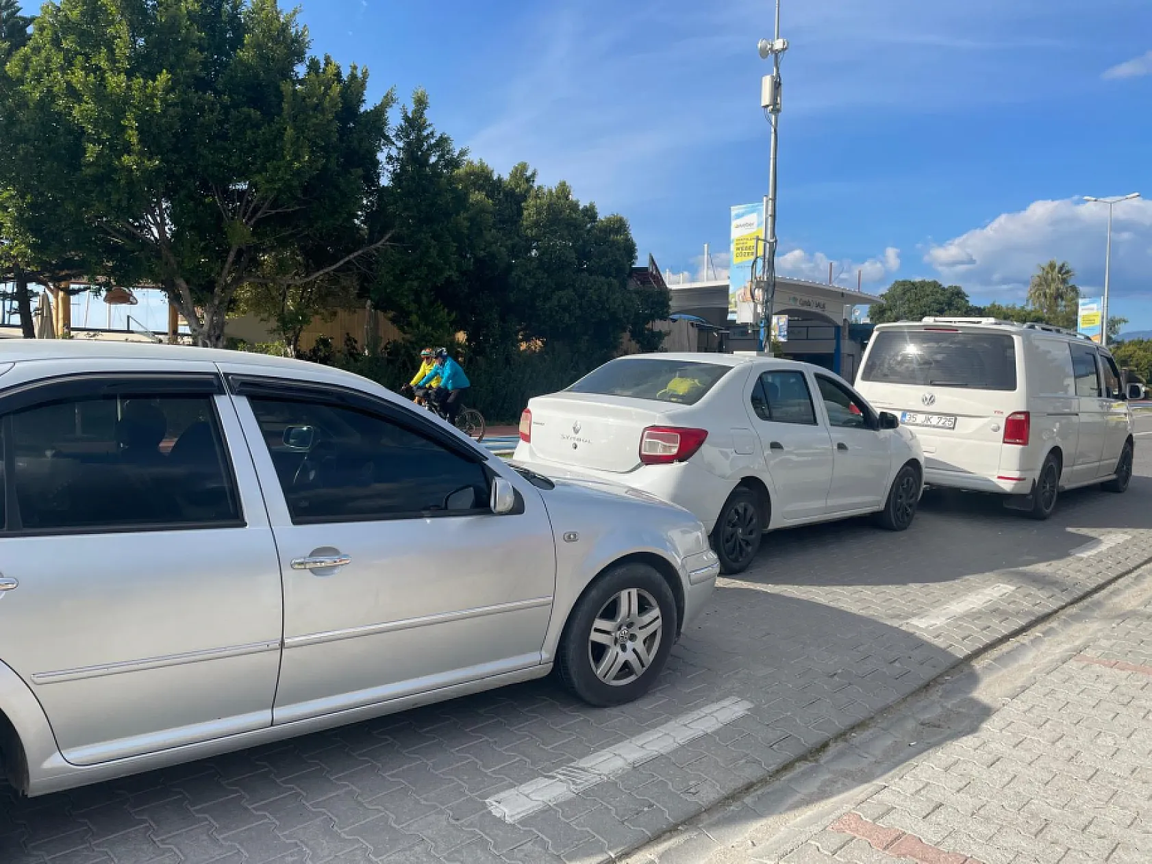 Fethiye'de zincirleme trafik kazası: 3 araçta maddi hasar