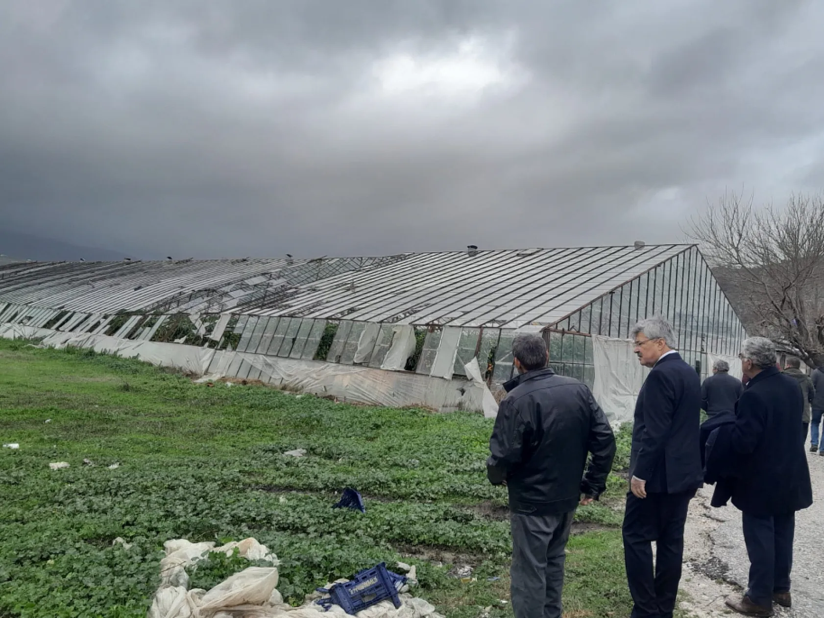 İYİ Partili Ergün'den Kumluova'daki Hortum Felaketinden Etkilenen Üreticilere Ziyaret