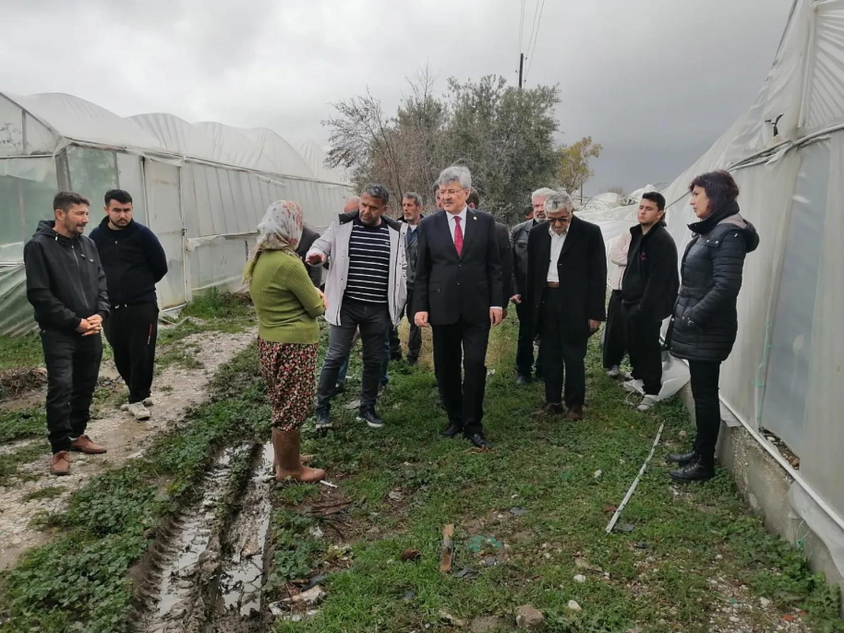 İYİ Partili Ergün'den Kumluova'daki Hortum Felaketinden Etkilenen Üreticilere Ziyaret