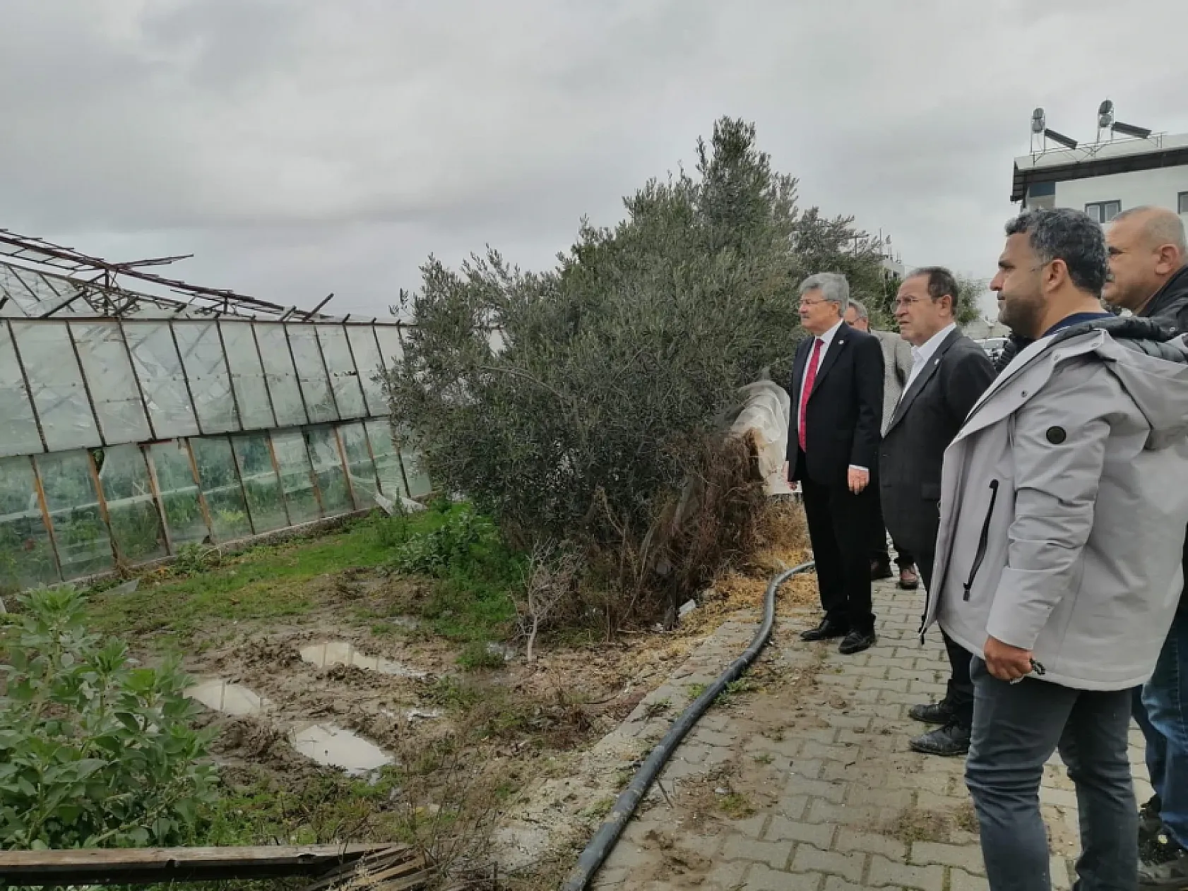 İYİ Partili Ergün'den Kumluova'daki Hortum Felaketinden Etkilenen Üreticilere Ziyaret