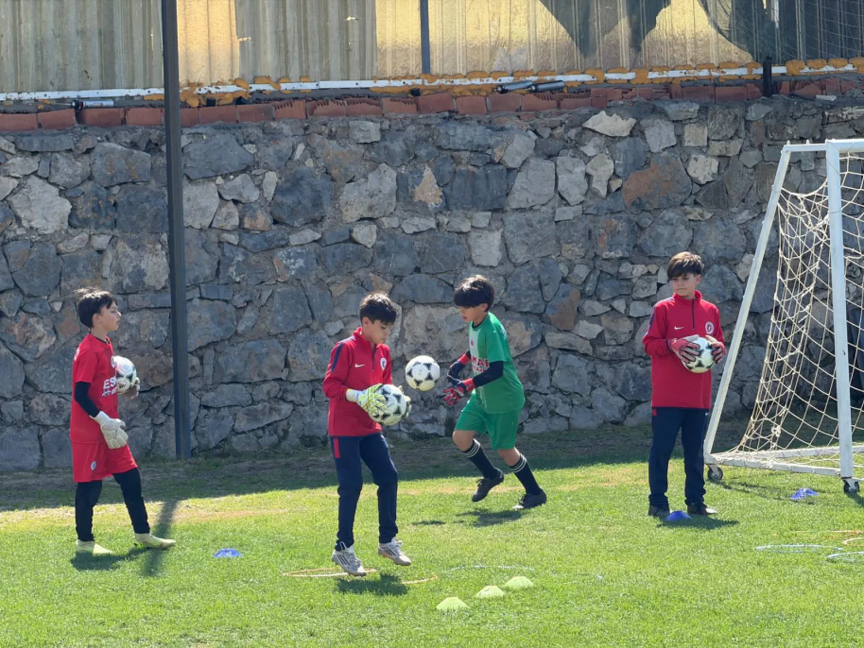Fethiyespor'da Çocuklar Geleceğe Yetiştiriliyor