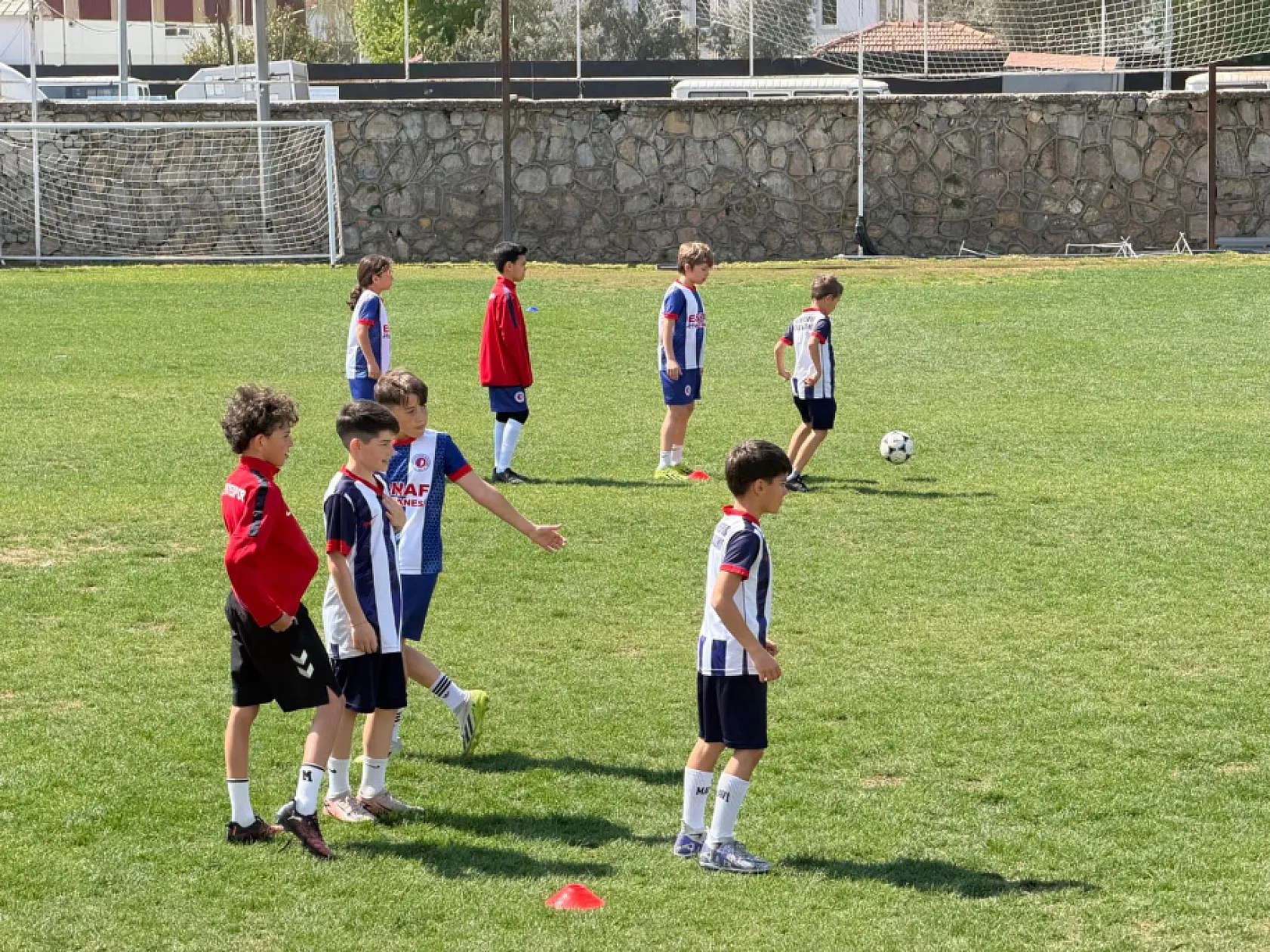 Fethiyespor'da Çocuklar Geleceğe Yetiştiriliyor