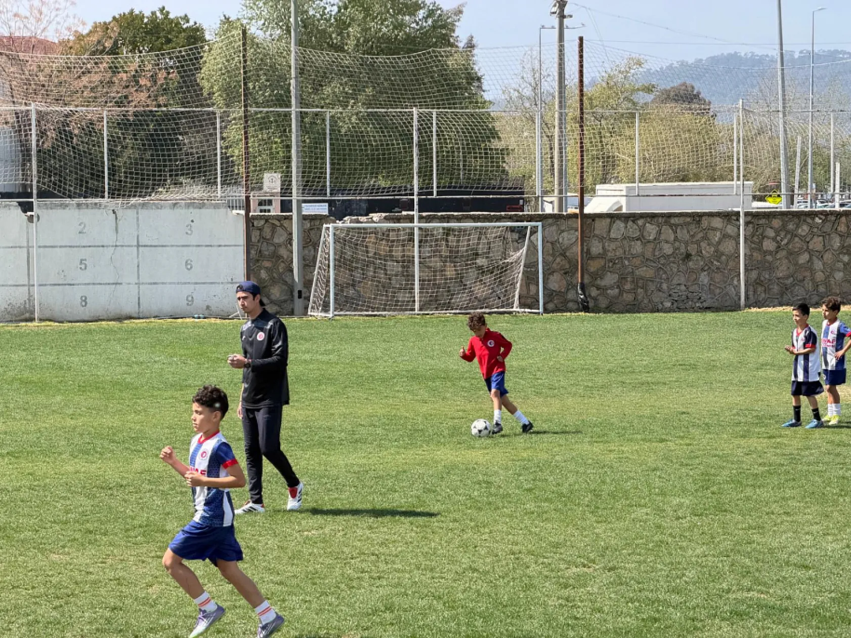 Fethiyespor'da Çocuklar Geleceğe Yetiştiriliyor