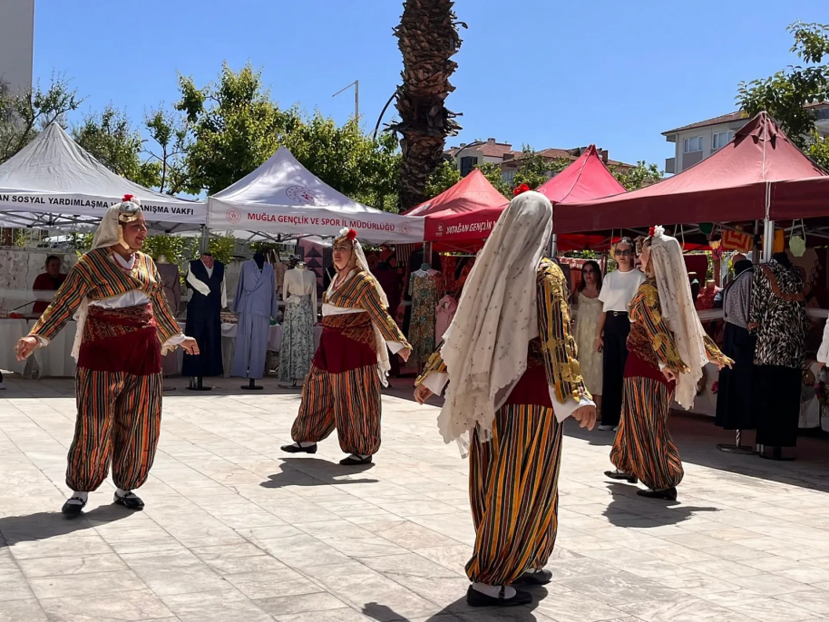 Yatağan'da kursiyerler el emeği ürünlerini sergilediler