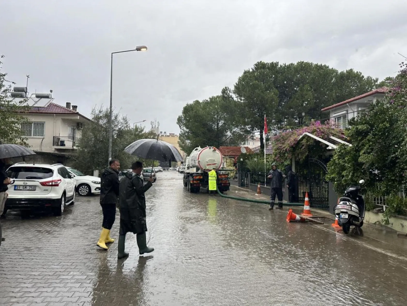 Kaymakam Aktaş yağış sonrası incelemelerde bulundu