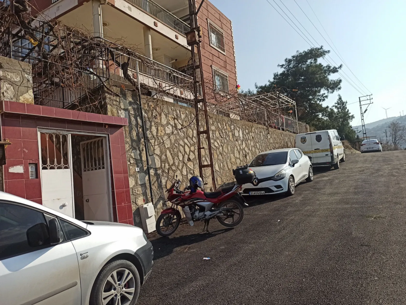 Depremzede yaşlı çiftin evine girip 2 altın bileziğini çaldılar