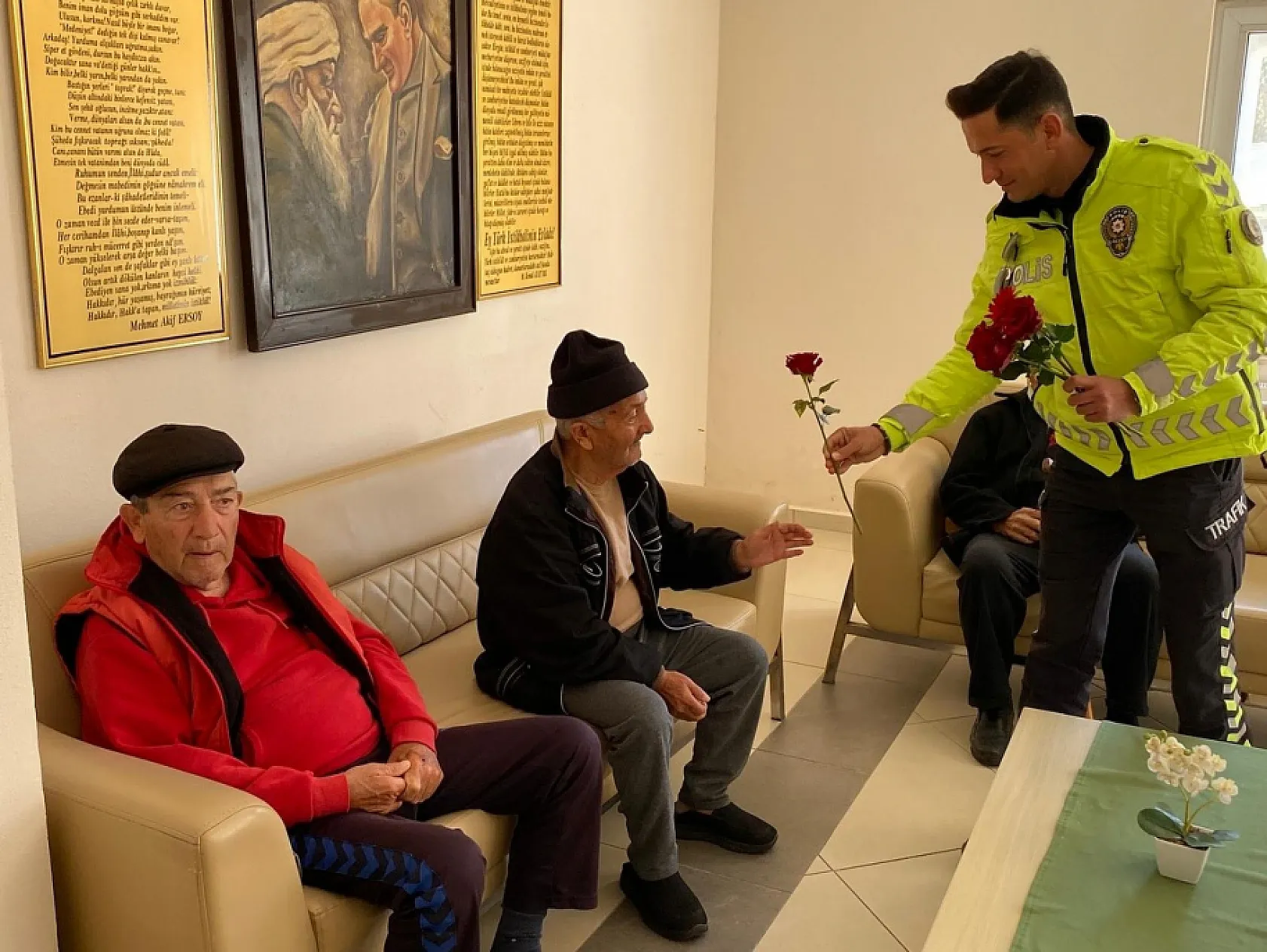 Muğla'da huzurevi sakinlerine trafik ve güvenlik eğitimi