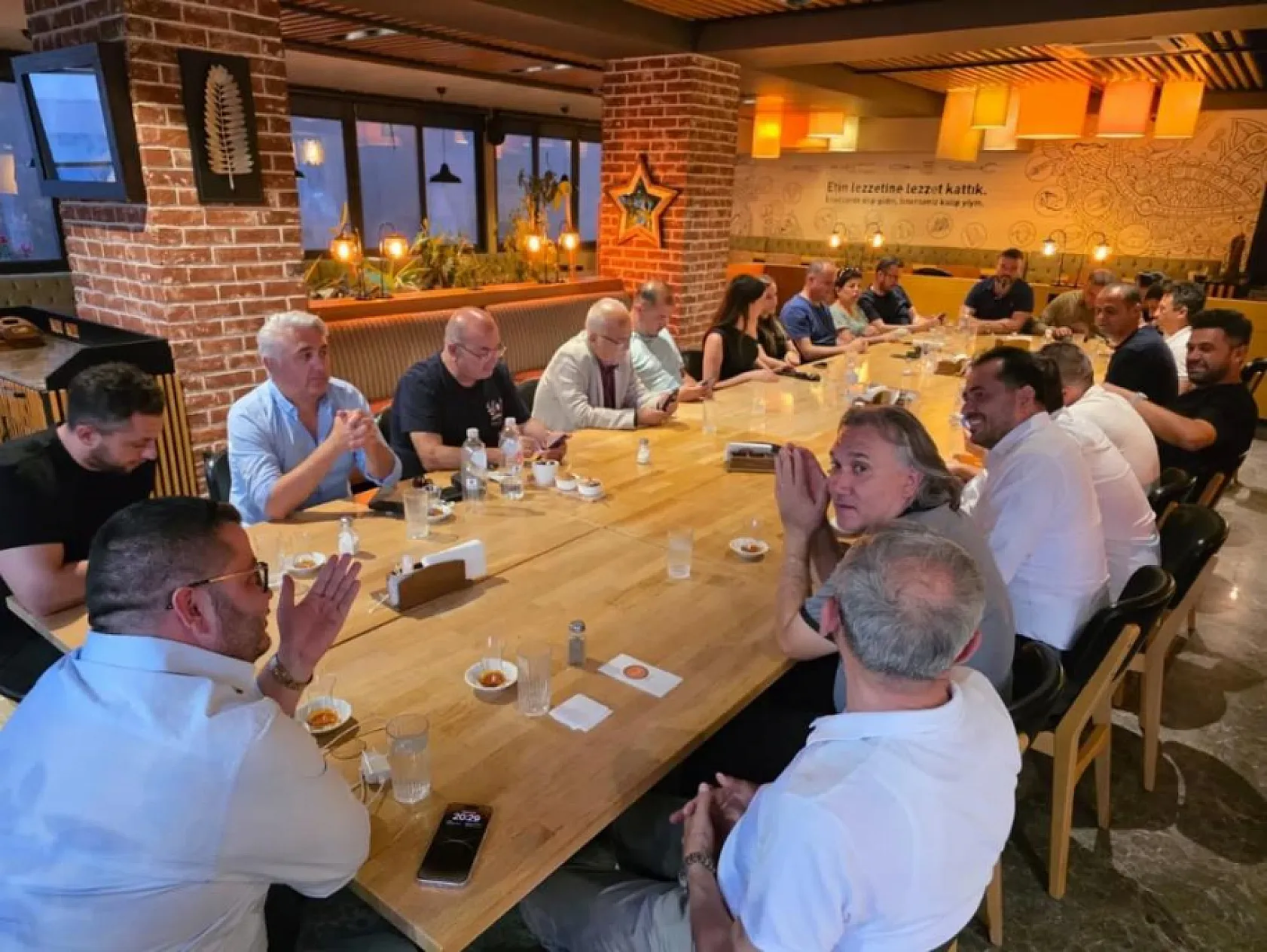 Muğlaspor yönetimi, olağanüstü genel kurul öncesi toplandı