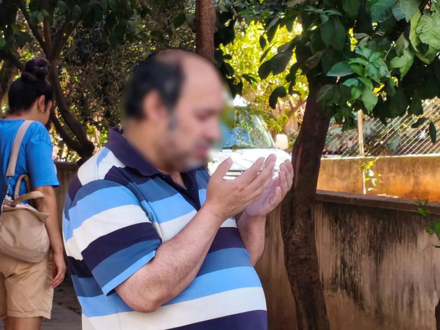 Aynı evde yaşadığı babasının öldüğünü 3 gün sonra fark edip, ablasına haber verdi
