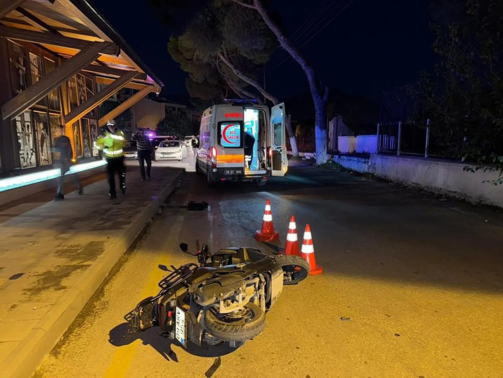 Motosiklet kaldırıma çarptı: Sürücü hayatını kaybetti