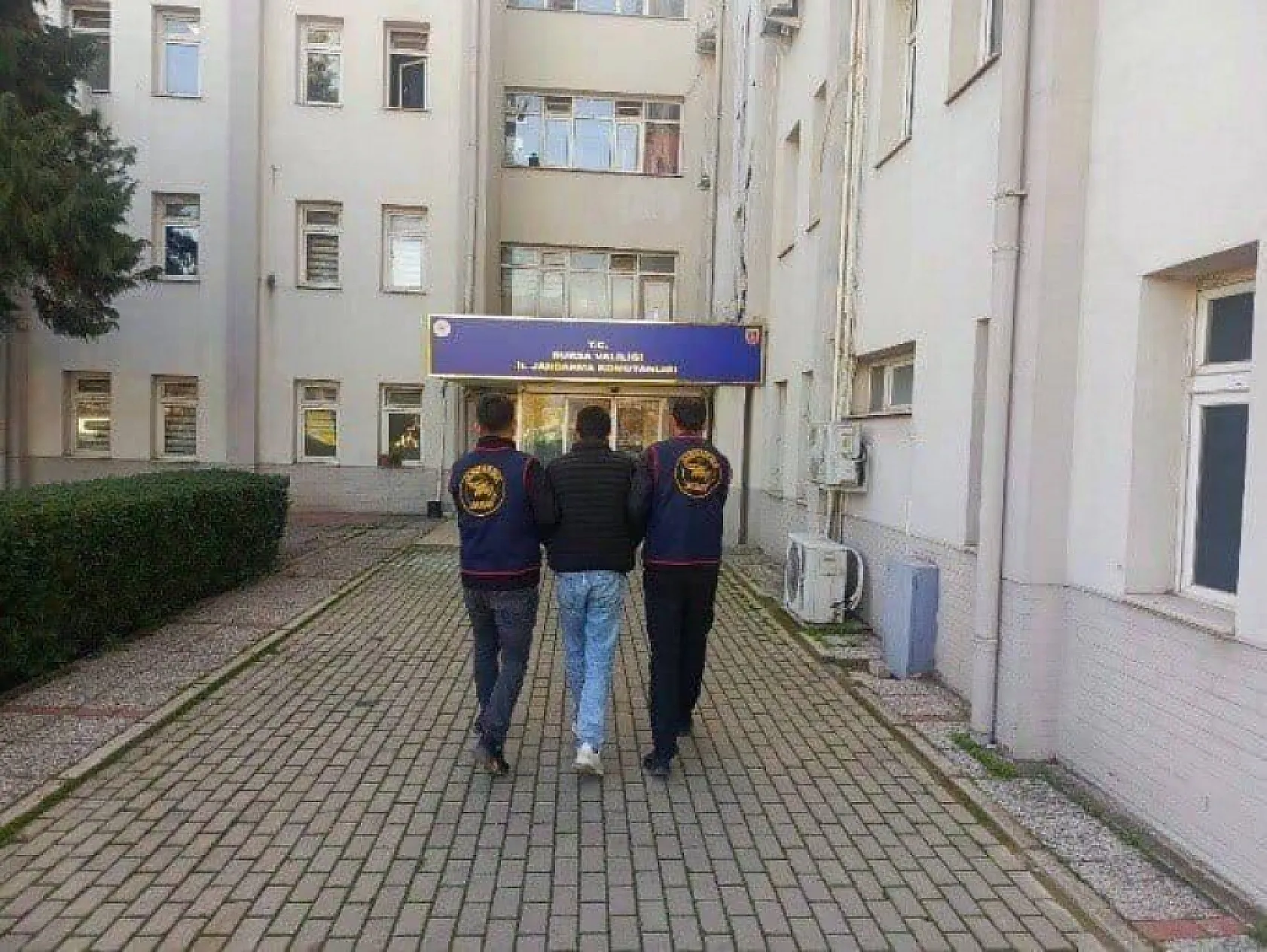 Şaka değil gerçek..Evi içindeki eşyalarla çaldılar