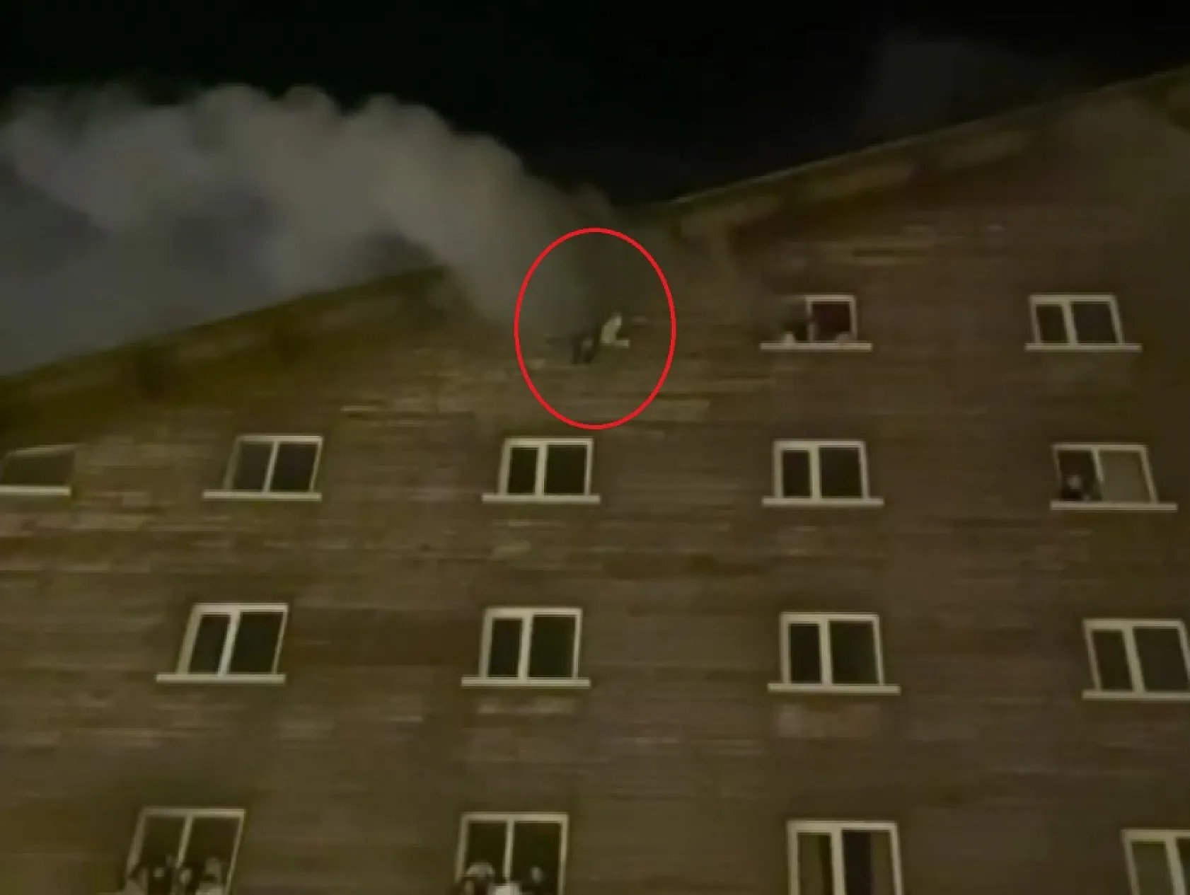 Bolu'daki Otel faciasında çaresizlik ve kurtuluş mücadelesi böyle görüntülendi
