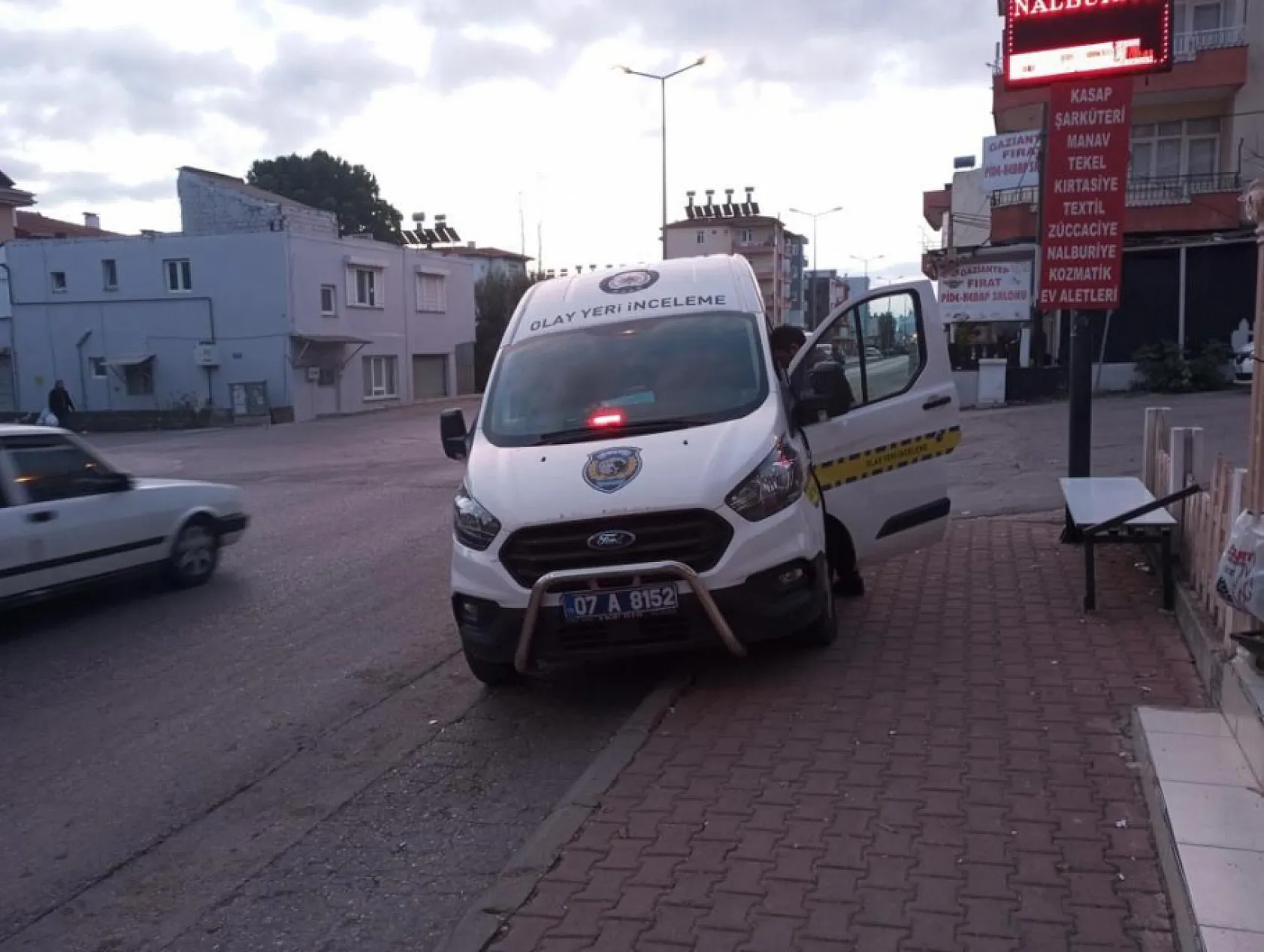 Markete gece yarısı silahlı saldırı