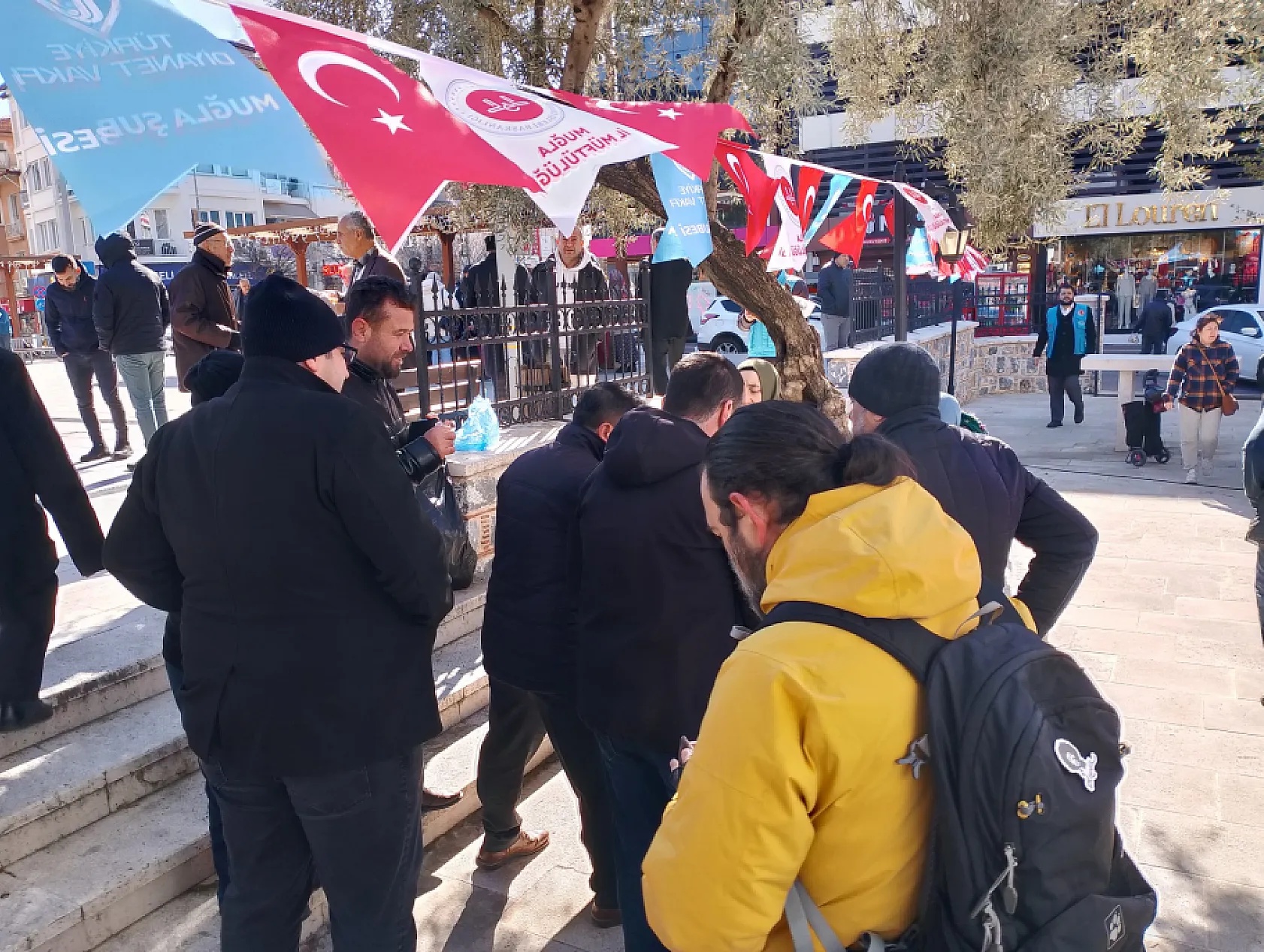 Muğla'da Kahramanmaraş depremlerinin ikinci yılında hayır çarşısı açıldı