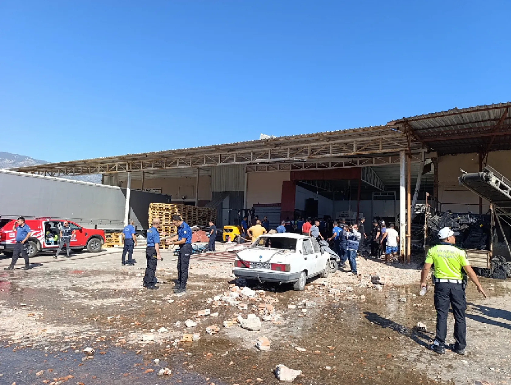 Toptancı halinde patlama: 1 ölü, 3 yaralı