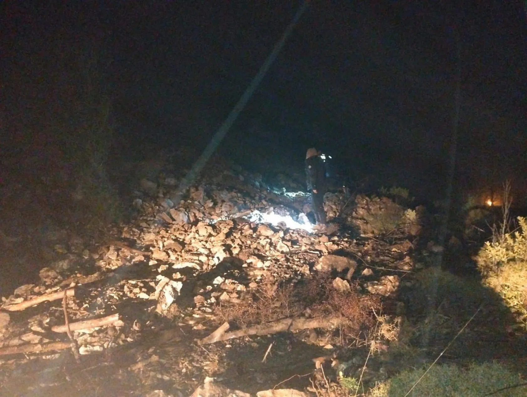 Marmaris'i sağanak yağış vurdu, araçlar suda mahsur kaldı