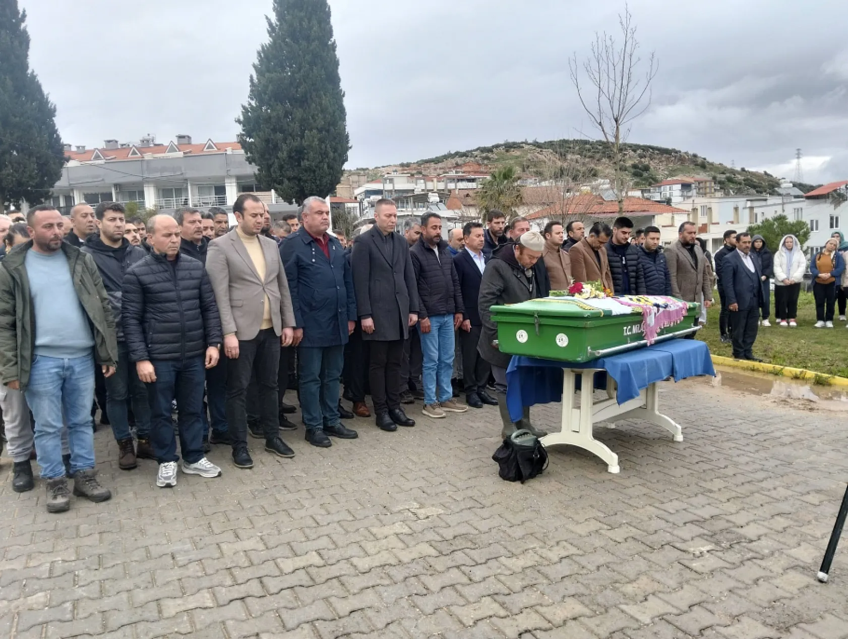 Milas'da küçük Öykü, gözyaşları içinde son yolculuğuna uğurlandı
