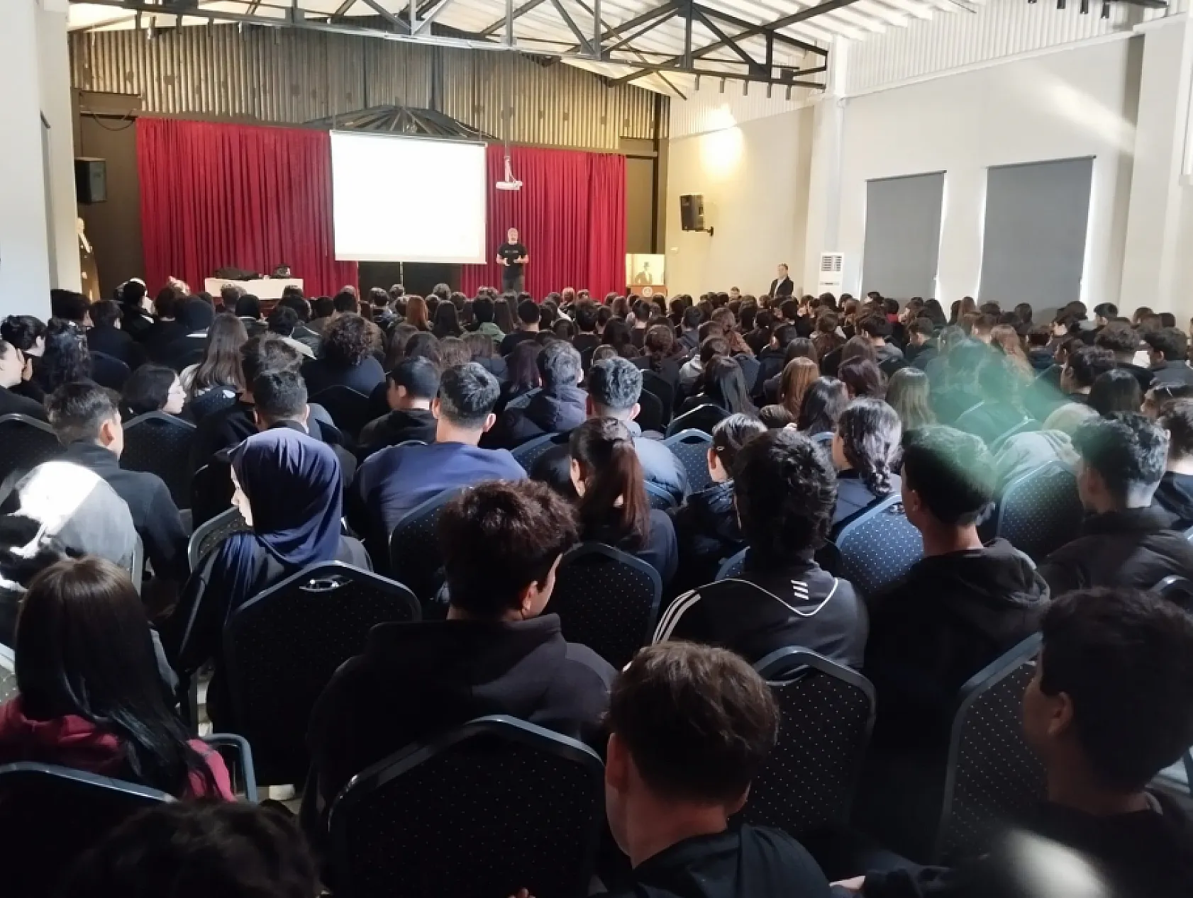 Fethiye'de 'Gençlik 360 Eğitim Programı' ile 2 Bin 500 öğrenciye eğitim