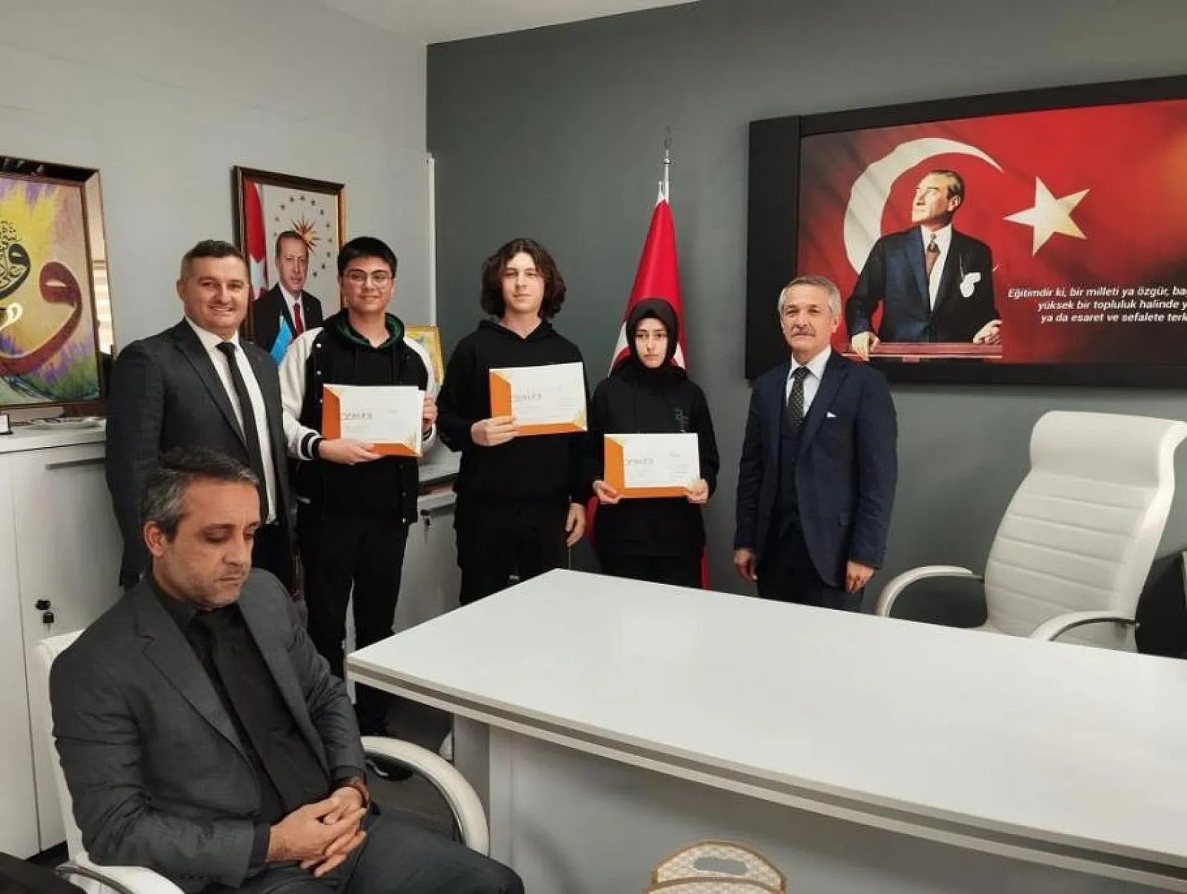 Milli Eğitim Müdürlüğü'nden başarılı öğrencilere ödül