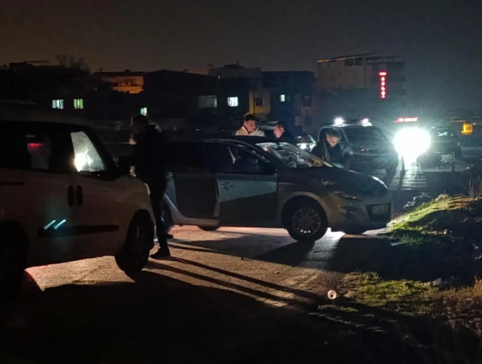 Araç içerisinde başından vurulmuş kadın bulundu