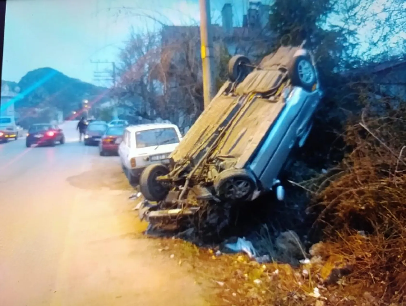 Otomobil takla attı, 20 yaşındaki sürücü ağır yaralandı