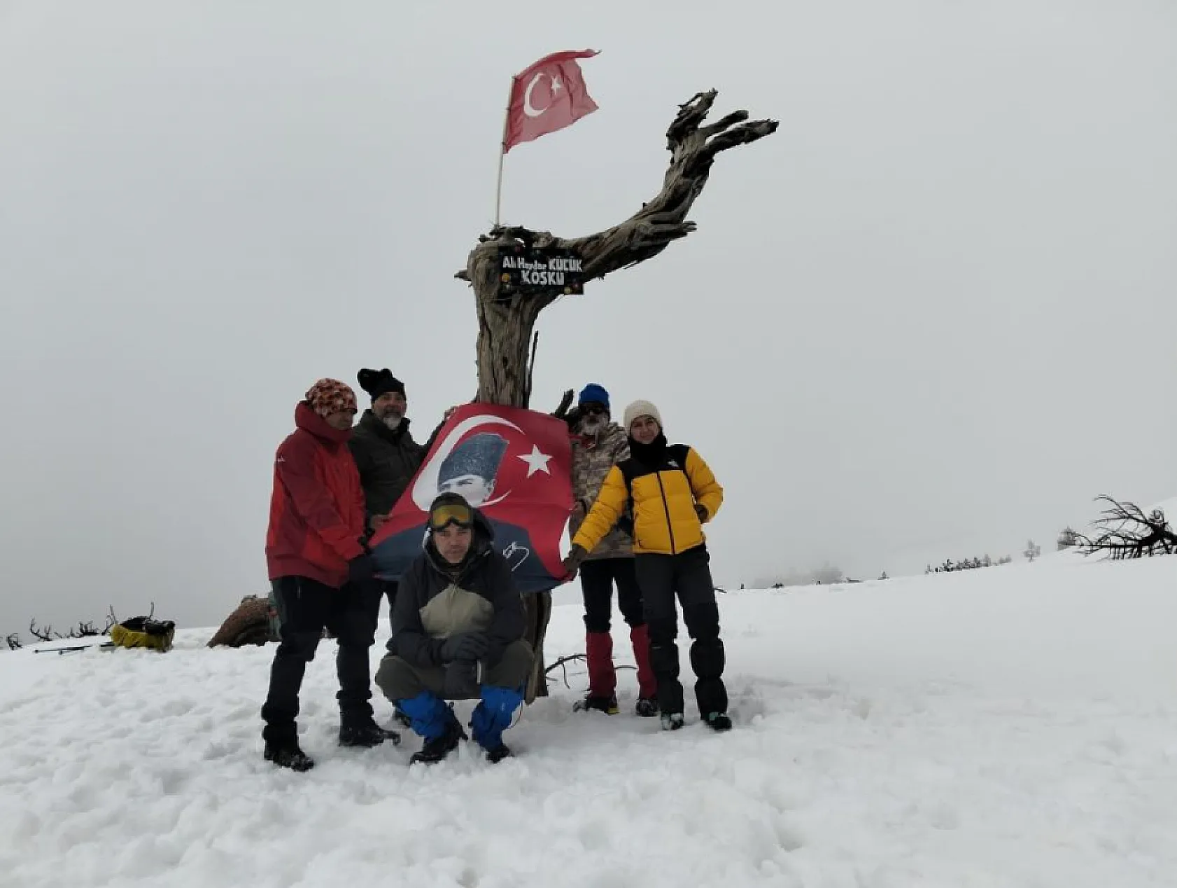 Doğa sporları gönüllüleri Küçük'ü ölüm yıl dönümünde Sandras dağında andı