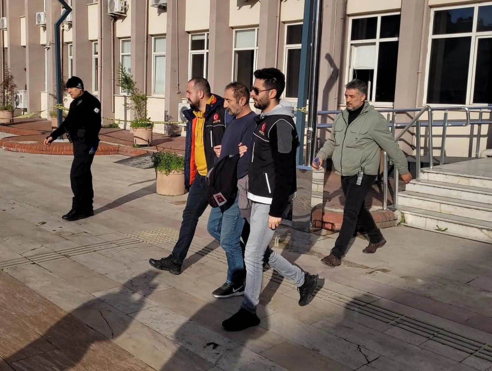 Muğla yolunda nefes kesen operasyon 12 kilogram uyuşturucu ele geçirildi!