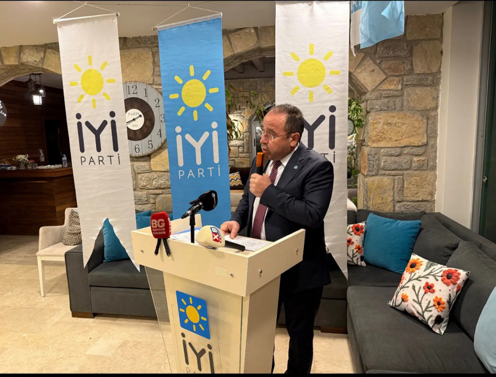 Bodrum'da 47'si Demokrat Parti'den 50 Kişi İYİ Parti'ye Geçti