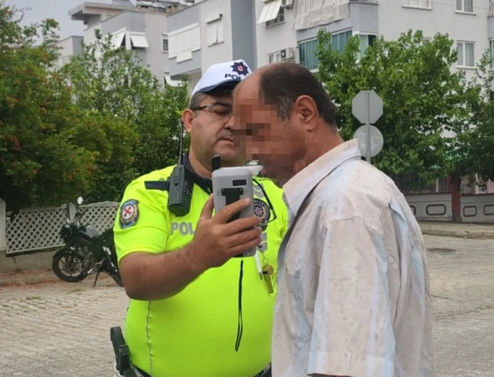 Trafikte zikzak çizerek ilerledi, hem alkollü hem firari çıktı