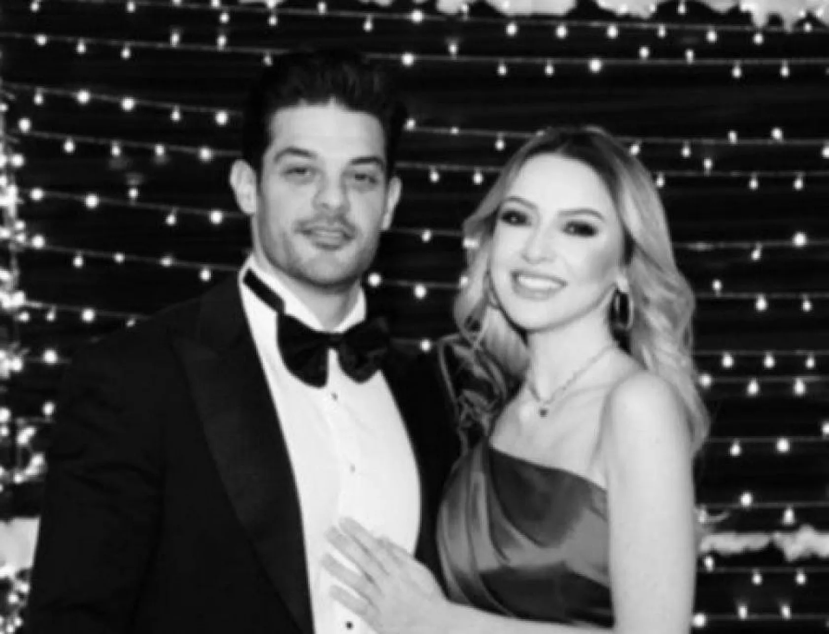 Hadise yeni sevgilisiyle dudak dudağa!