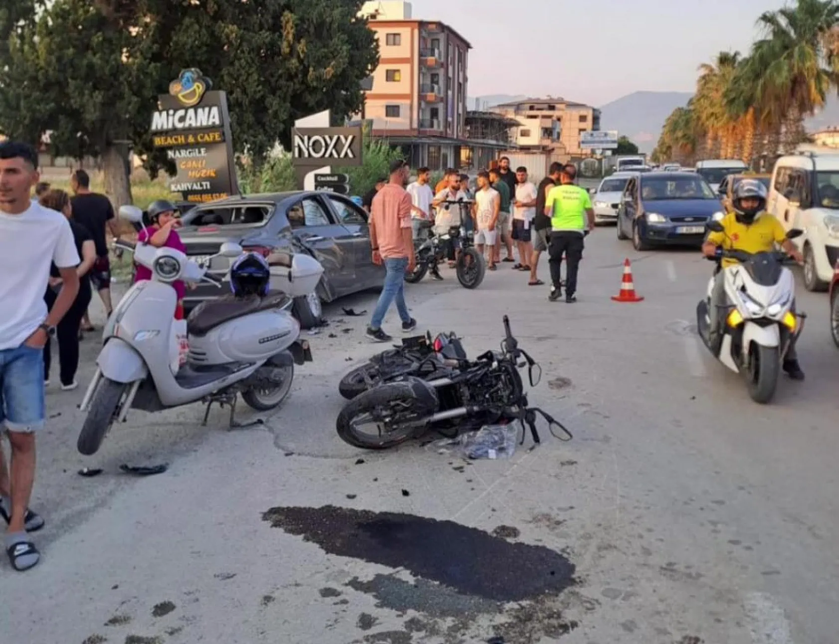 Otomobile ok gibi saplanan motosikletteki 1 kişi öldü, 1 kişi yaralandı