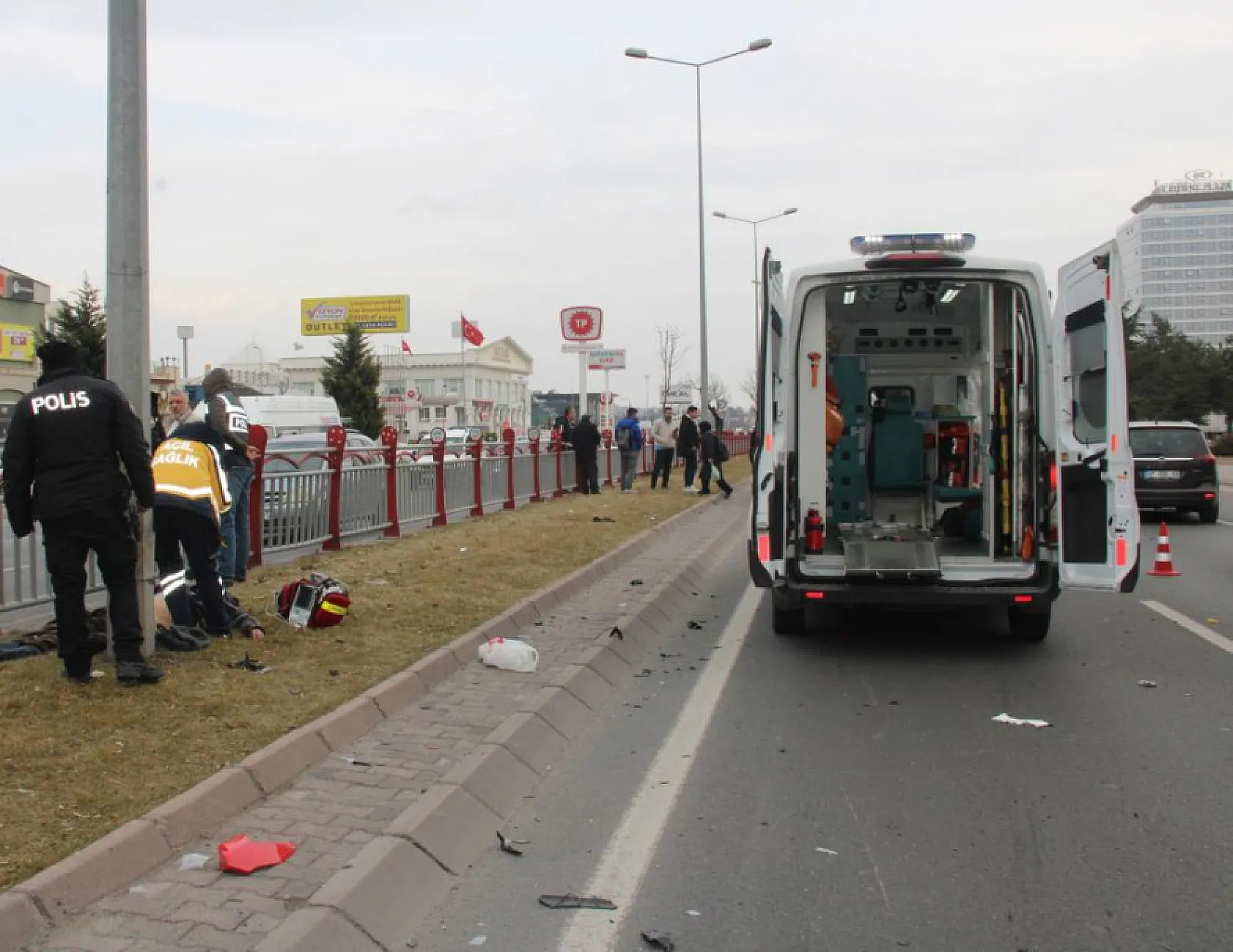 Motosikletin çarptığı yayayı hayata döndürmek için seferber oldular