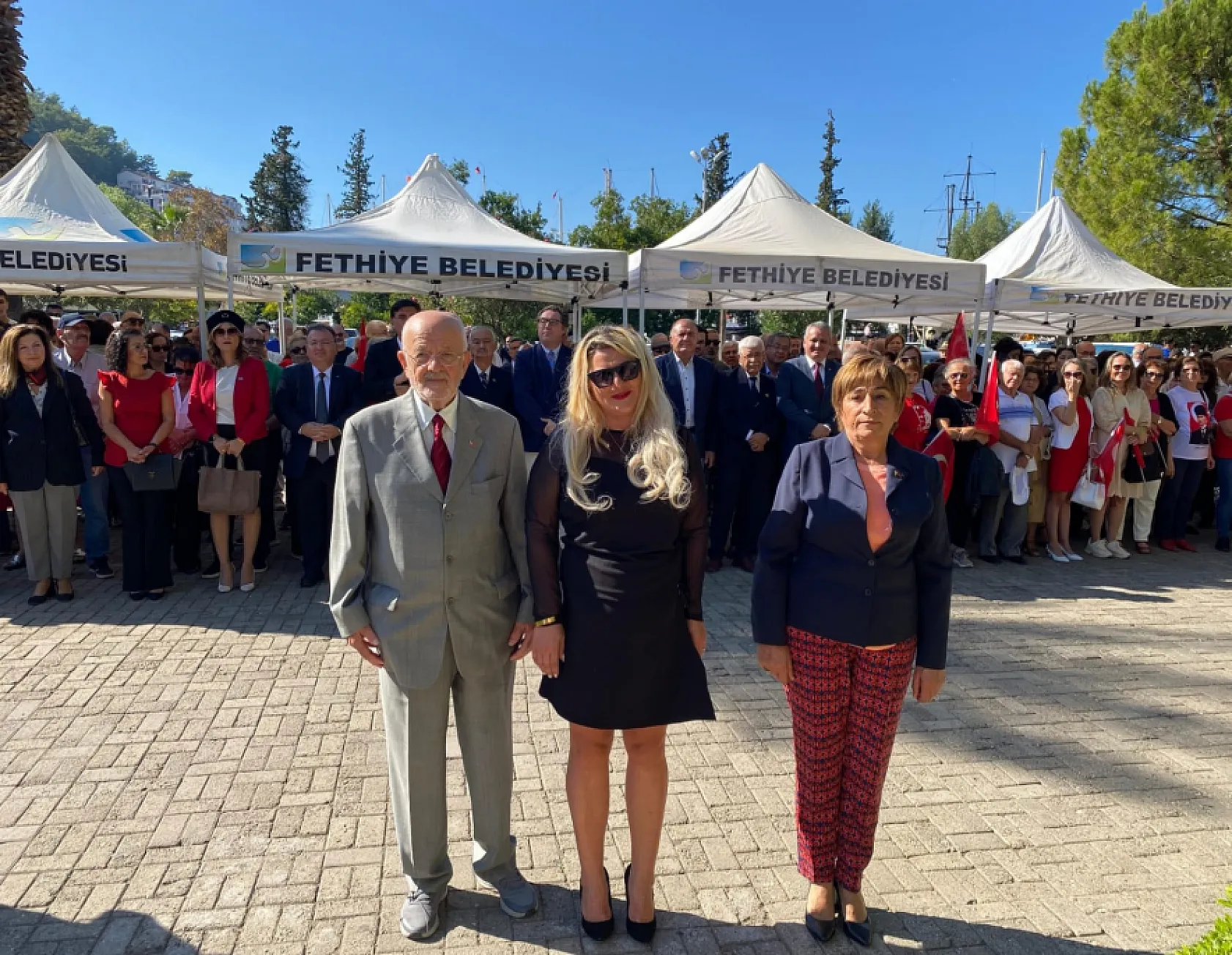 Fethiye'de CHP'den çelenk sunma töreni
