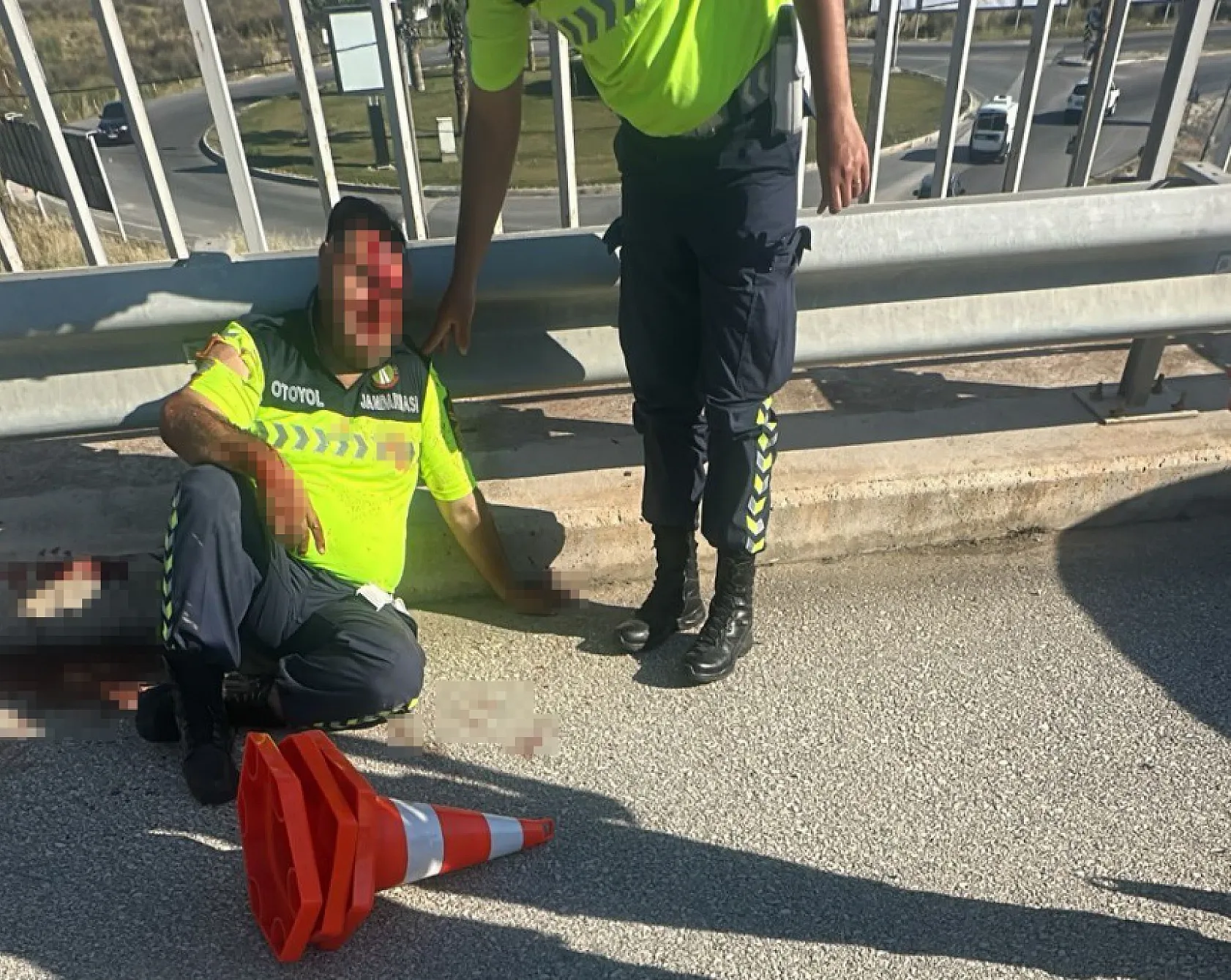 Yakıtı biten araca yardıma koşmuştu: Otoyol jandarması ölümden döndü