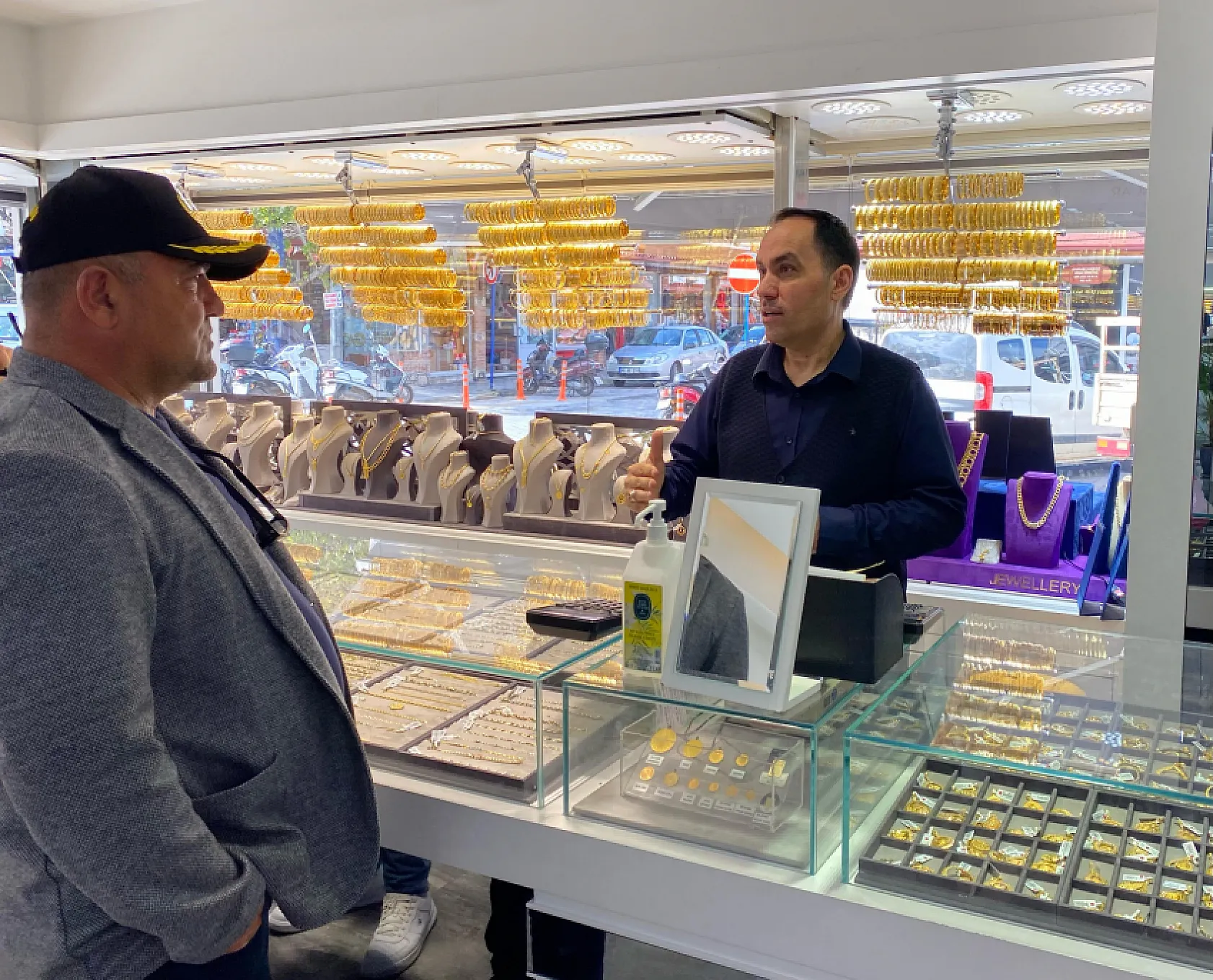 Fethiye Tufanlar Kuyumculuk çalışanı Abdullah Aydın'dan 'Altında dur durak yok' yorumu