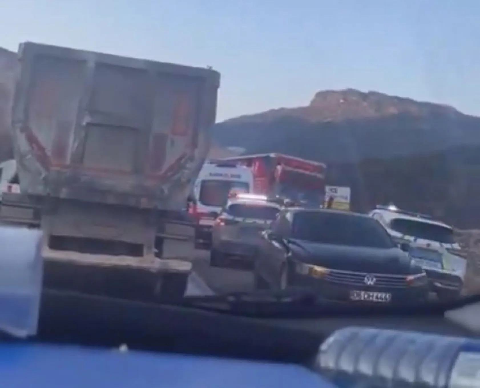 İşçi servisi ile tır çarpıştı: 2 ölü, 7 yaralı