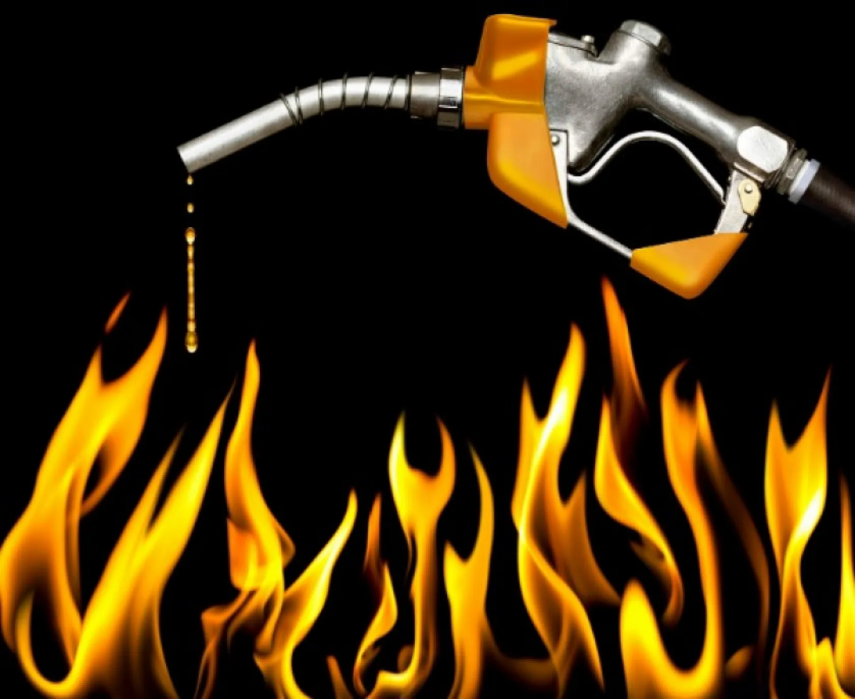 Pompa başında şaşırmayın benzine yine zam geldi