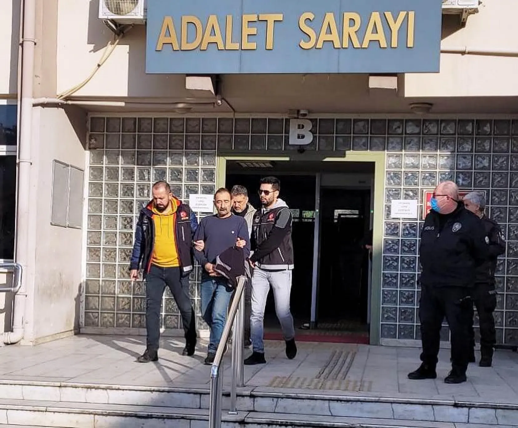Muğla yolunda nefes kesen operasyon 12 kilogram uyuşturucu ele geçirildi!