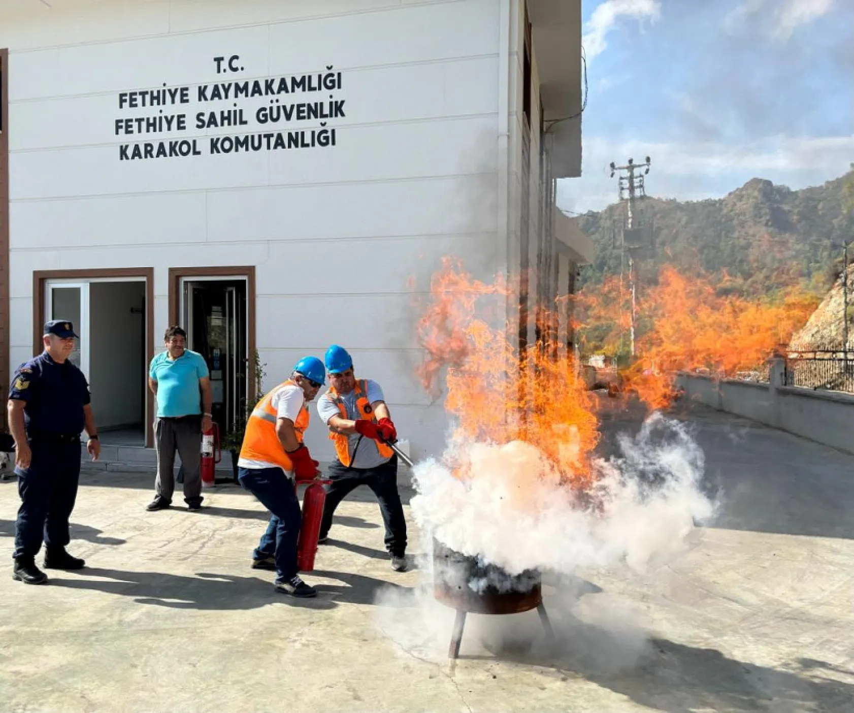 Teorik ve Uygulamalı Yangın Eğitimi Verildi