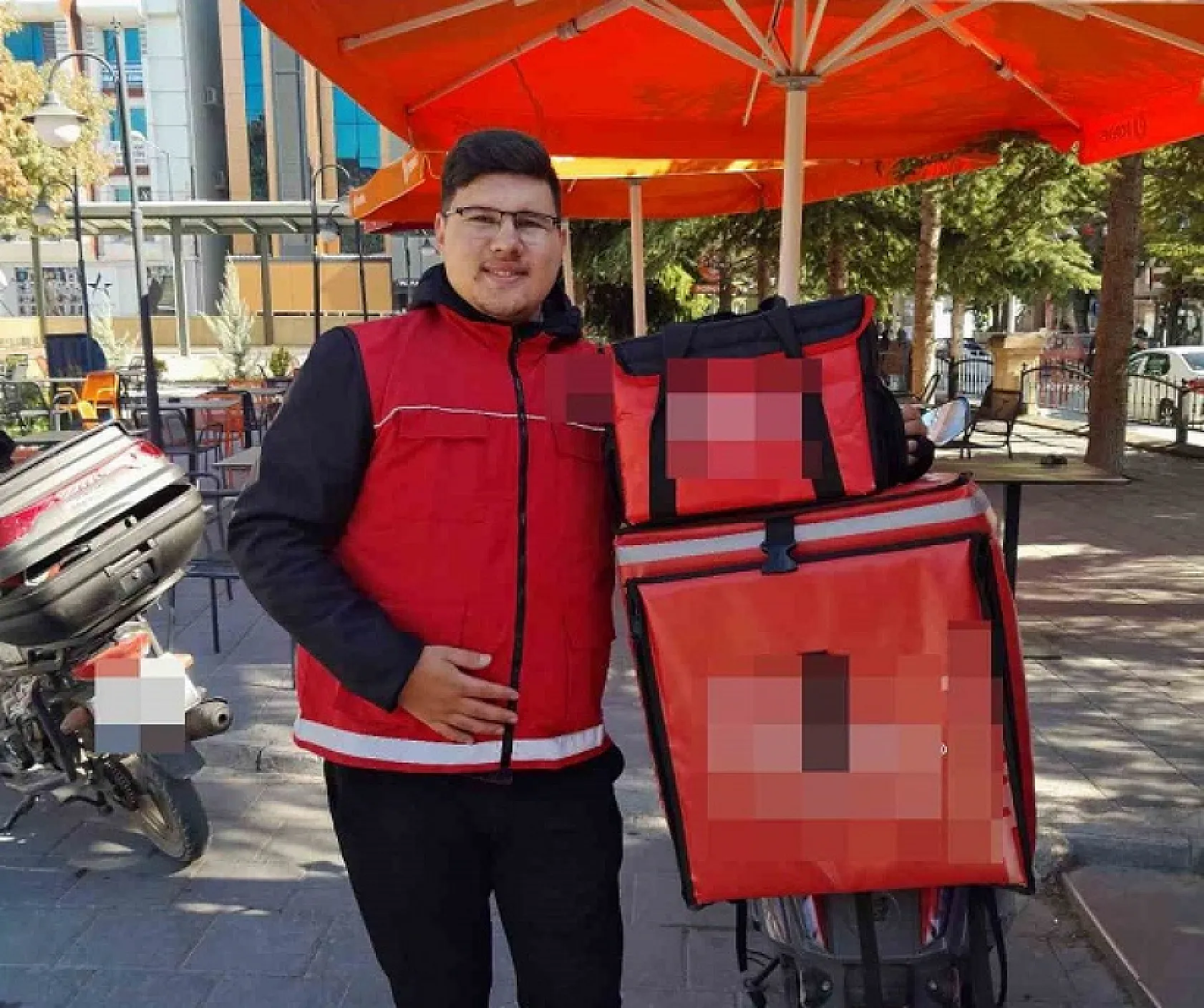 Hafif ticari araç ile çarpışan motosikletli kurye hayatını kaybetti