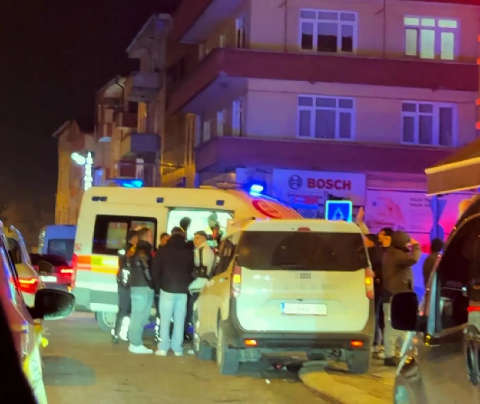 Film sahnelerini aratmayacak olay: Polisten kaçarken kaza yaptılar