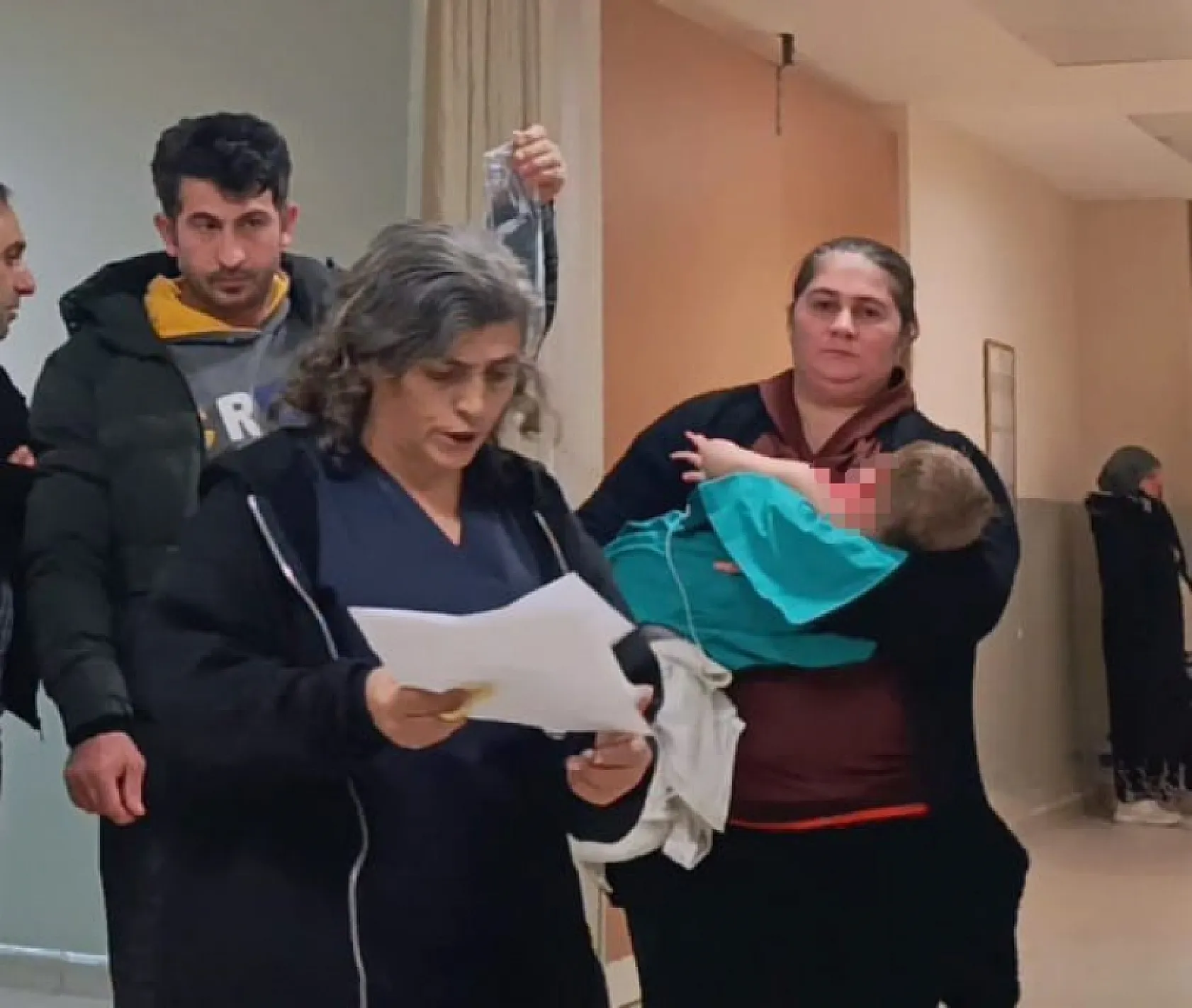 1,5 yaşındaki bebeğin üzerine kaynar su döküldü