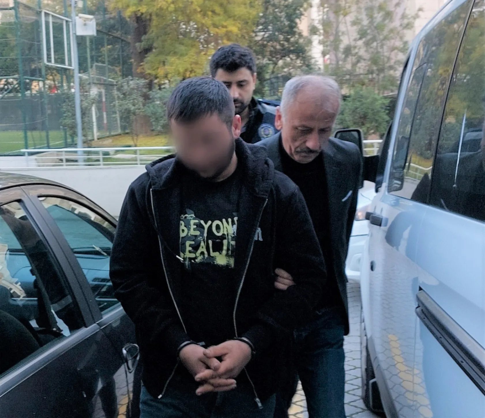 Annesini tehdit ederek uyuşturucu parası isteyen şahıs tutuklandı
